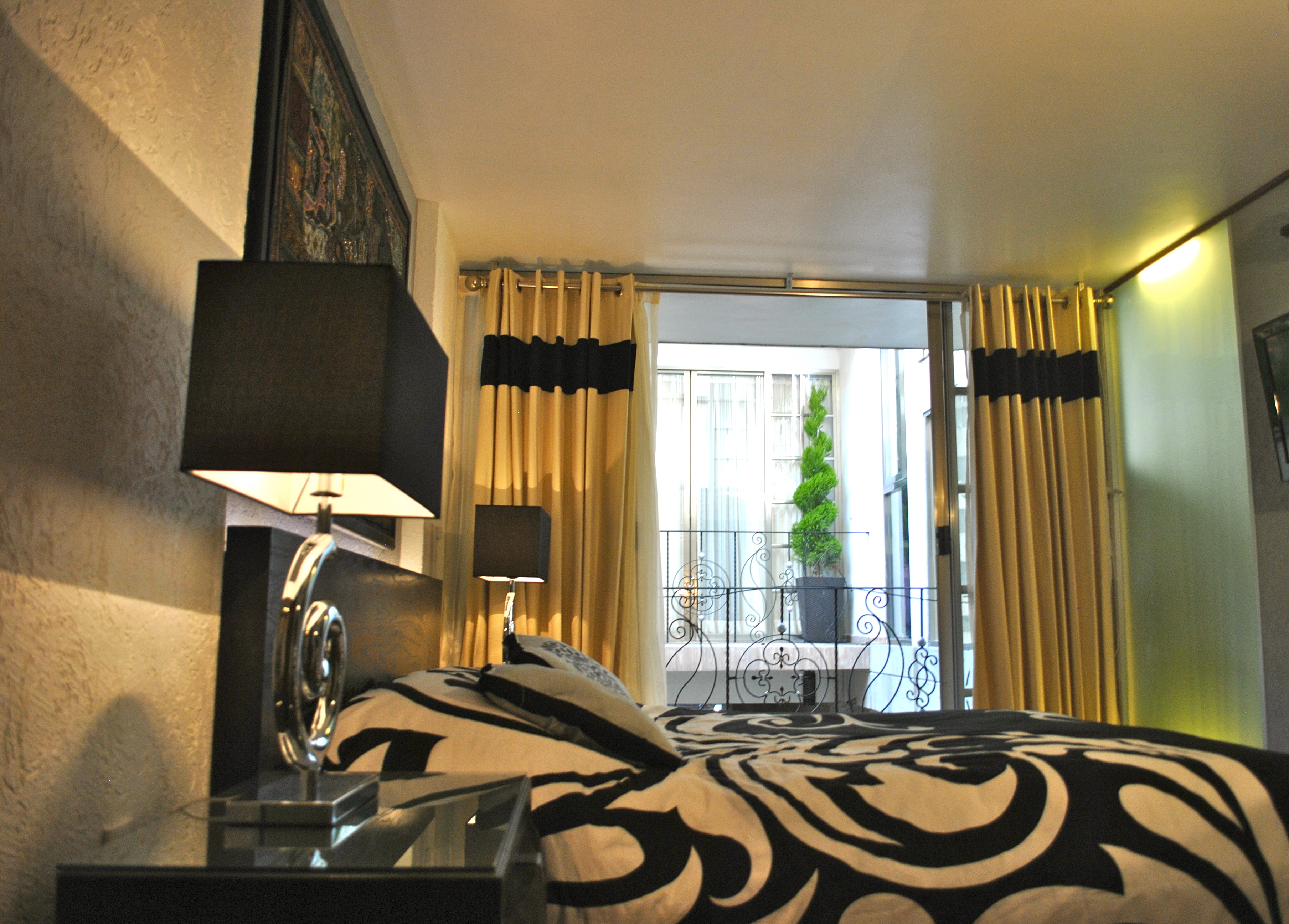 Business Suite BLACK near Reforma in Cuauhtémoc, Mexico City
