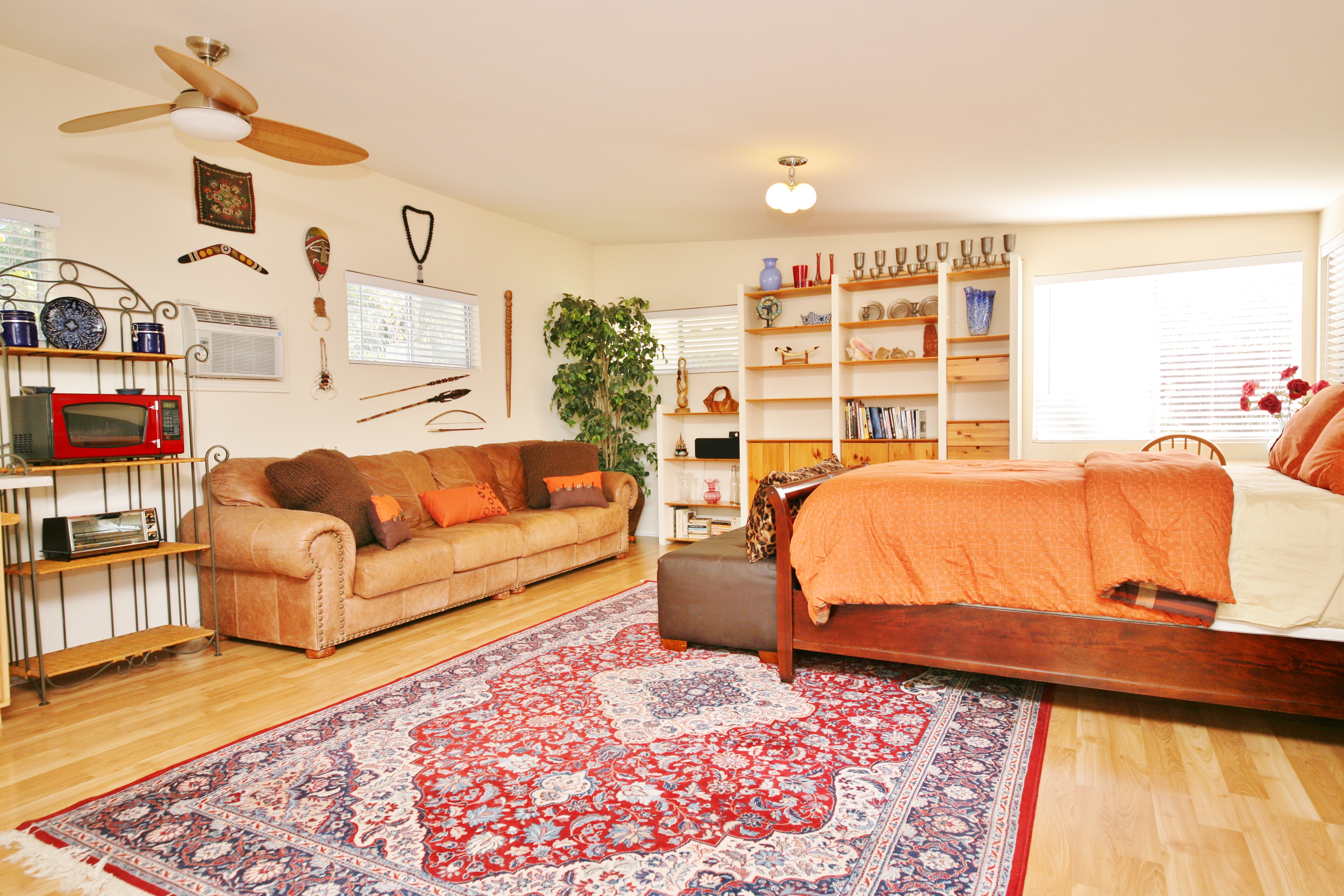 Your Own Guesthouse! Private/Sunny in Sherman Oaks, Los Angeles