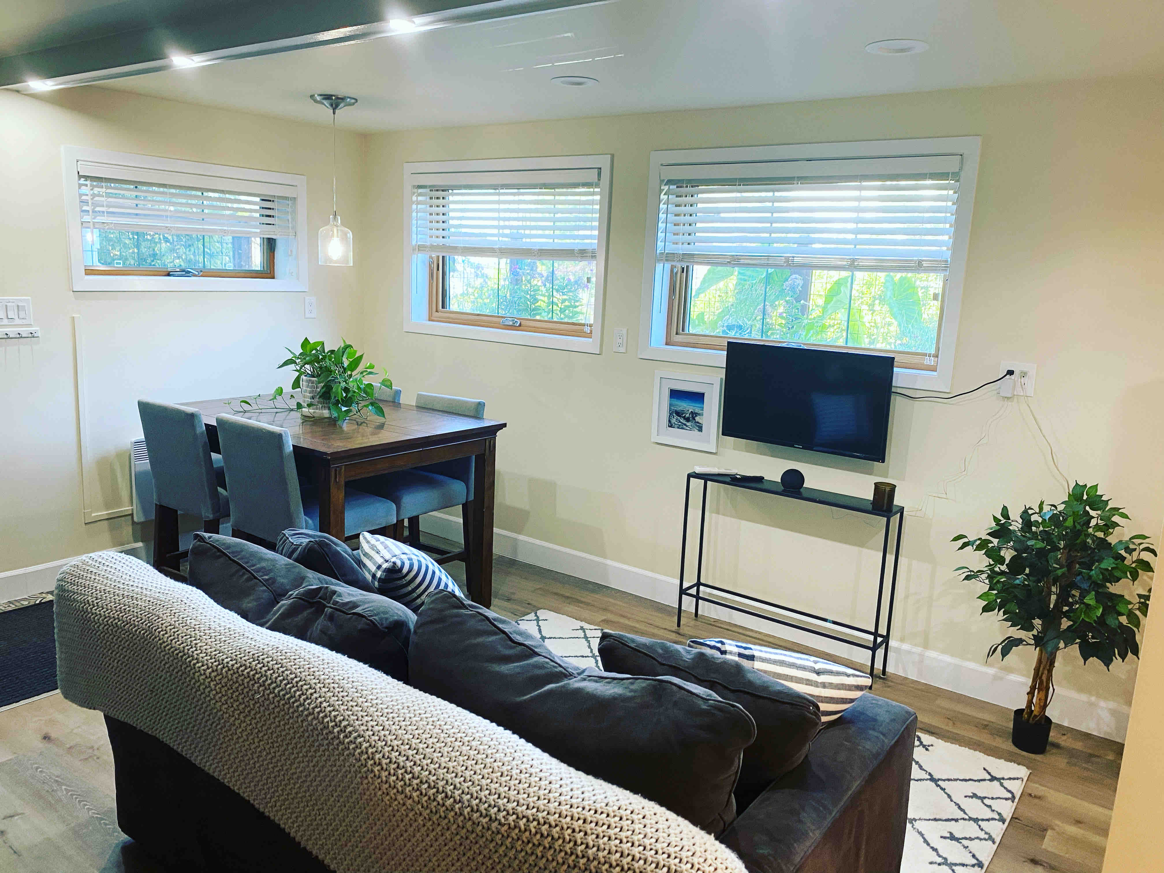 Beautifully appointed Central Studio w/Parking