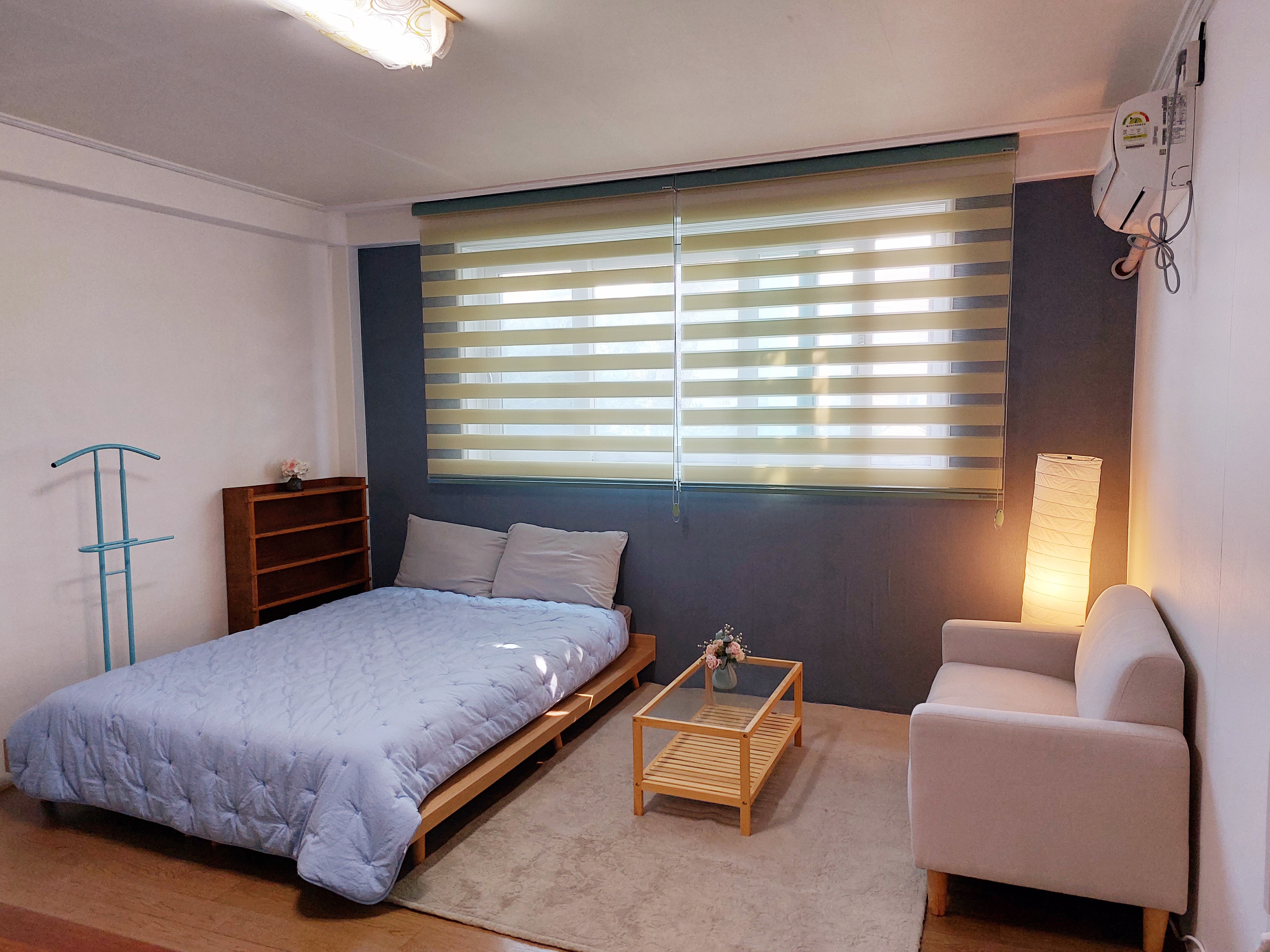 Twin bedroom where you two can relax while walking