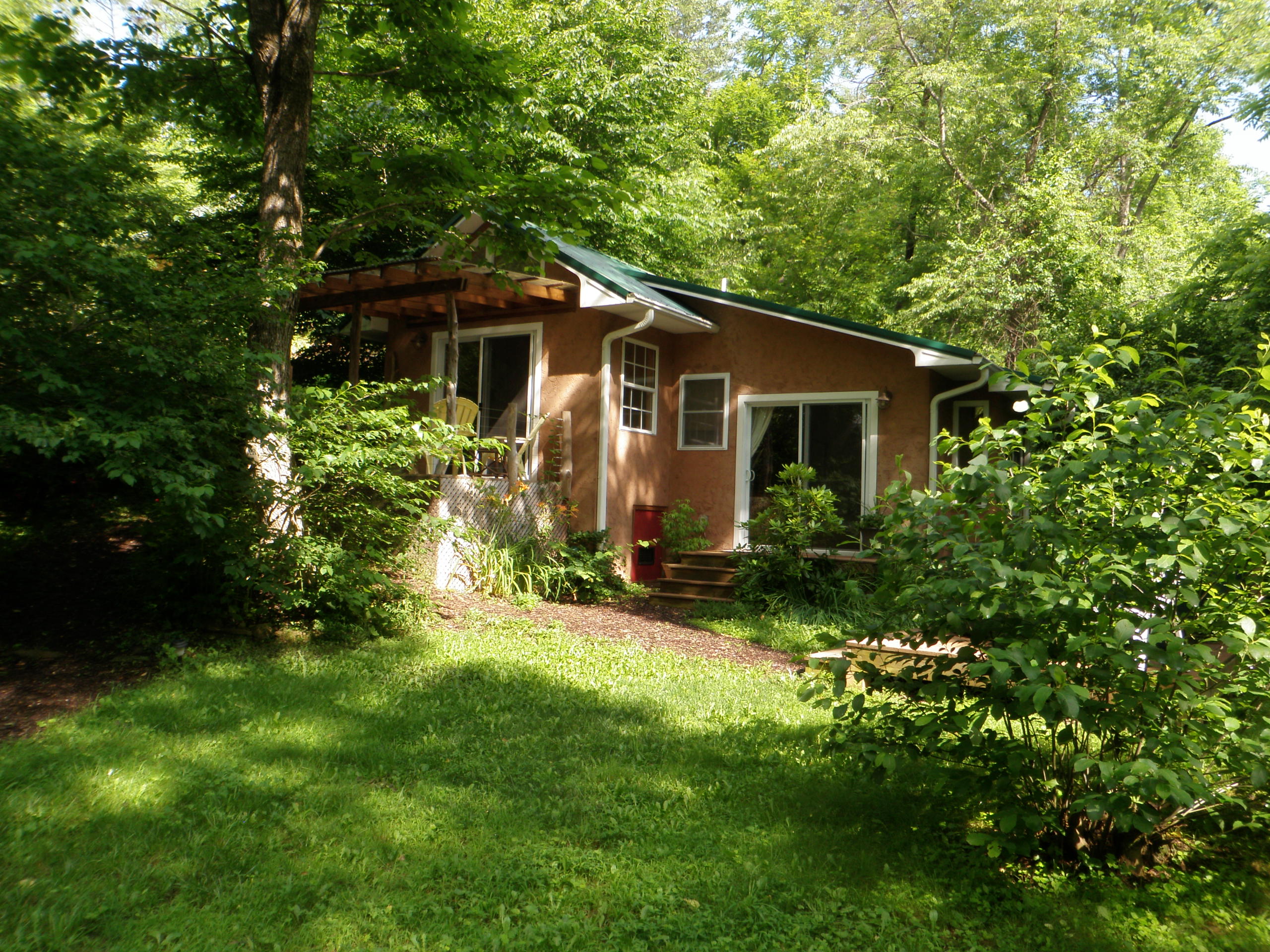 SlowLiving near Asheville w/Hot-Tub