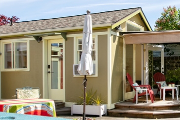 Relaxing Garden Cottage w/ Parking!