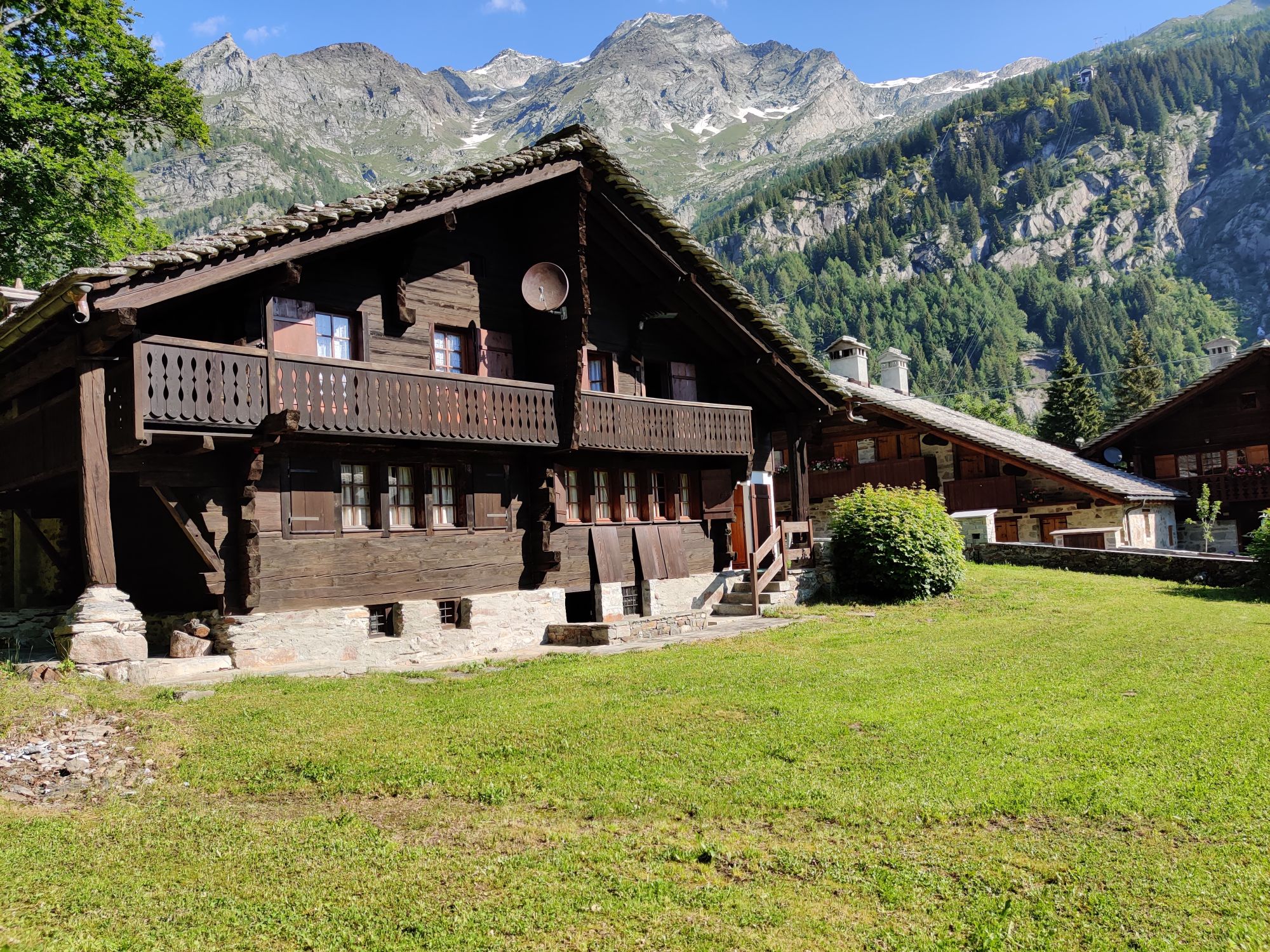 Cozy and typical Walser house Houses for Rent in Staffa, Piemonte