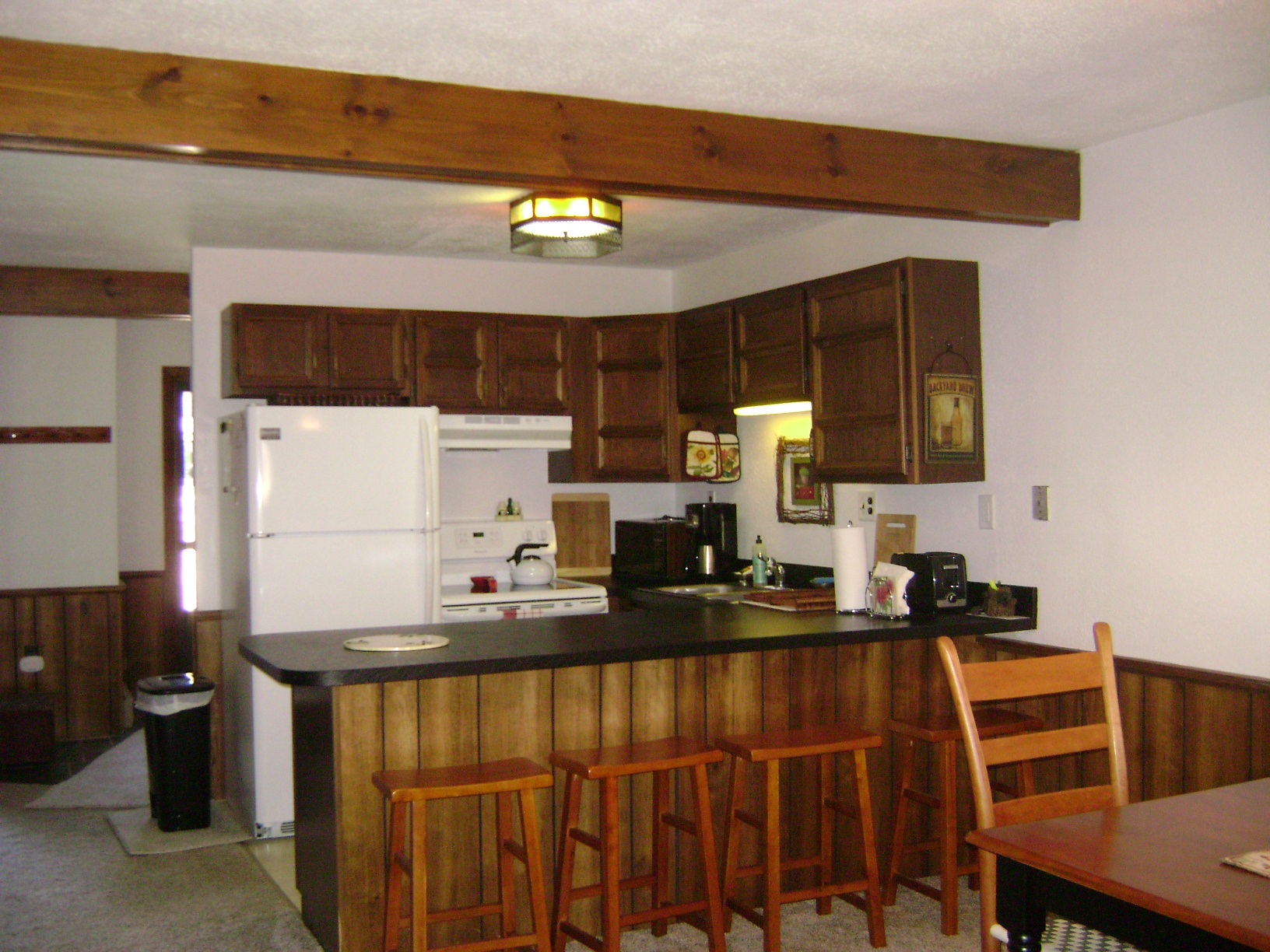 Spacious Linderhof Condo Across from Storyland! Condominiums for Rent