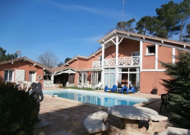 Large apartment near beaches in beautiful villa