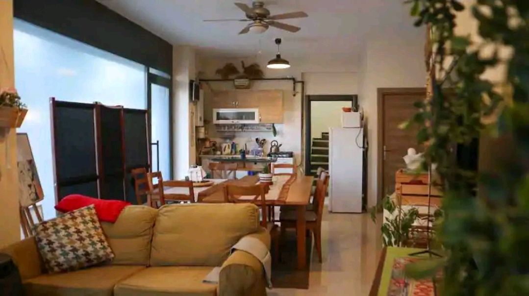 Studio apartment with garden close to metro!