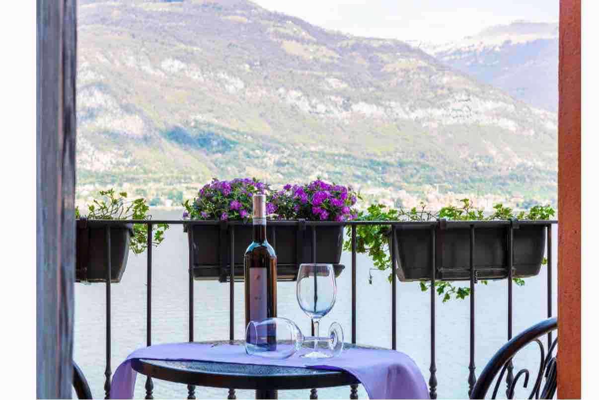 Luxury Lakefront Maisonette