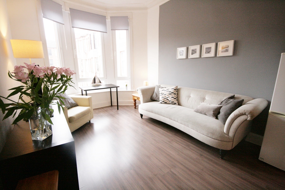 Cosy sunny apartment in great Shawlands location