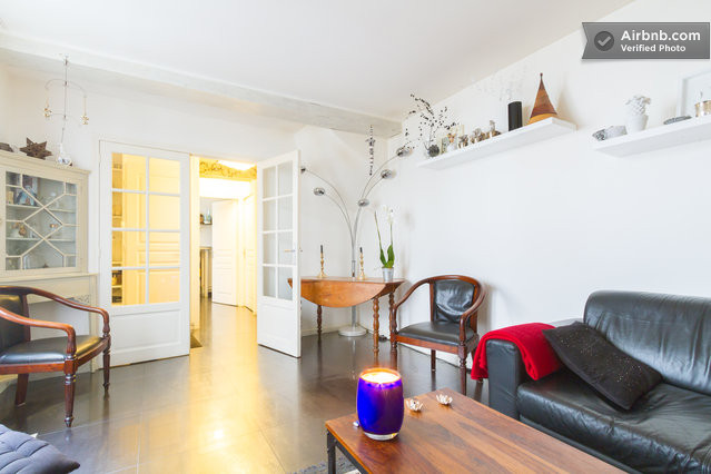 XL bedroom in house w yard/Bastille