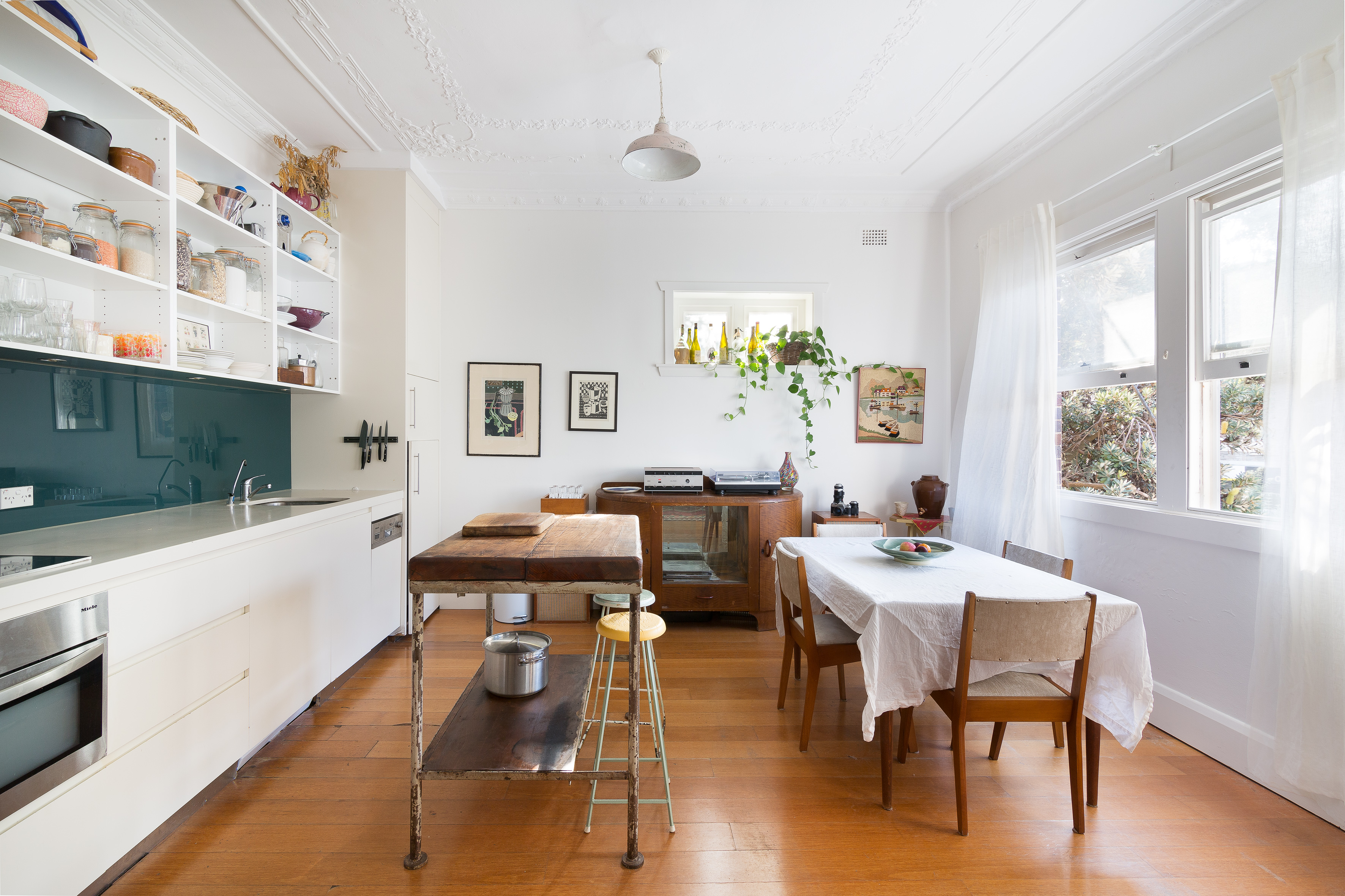 Sunny Bondi Beach Apartment