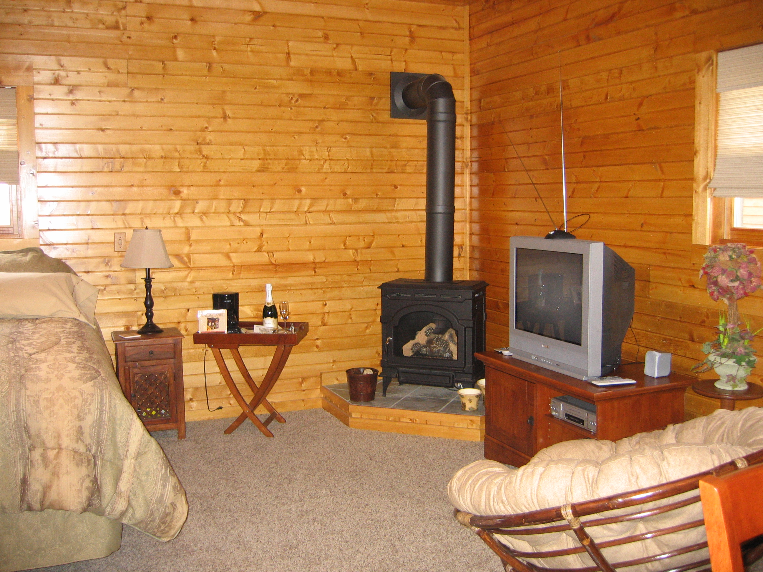 Hickory Hideaway Luxury Cabins Cabins for Rent in Shannon, Illinois