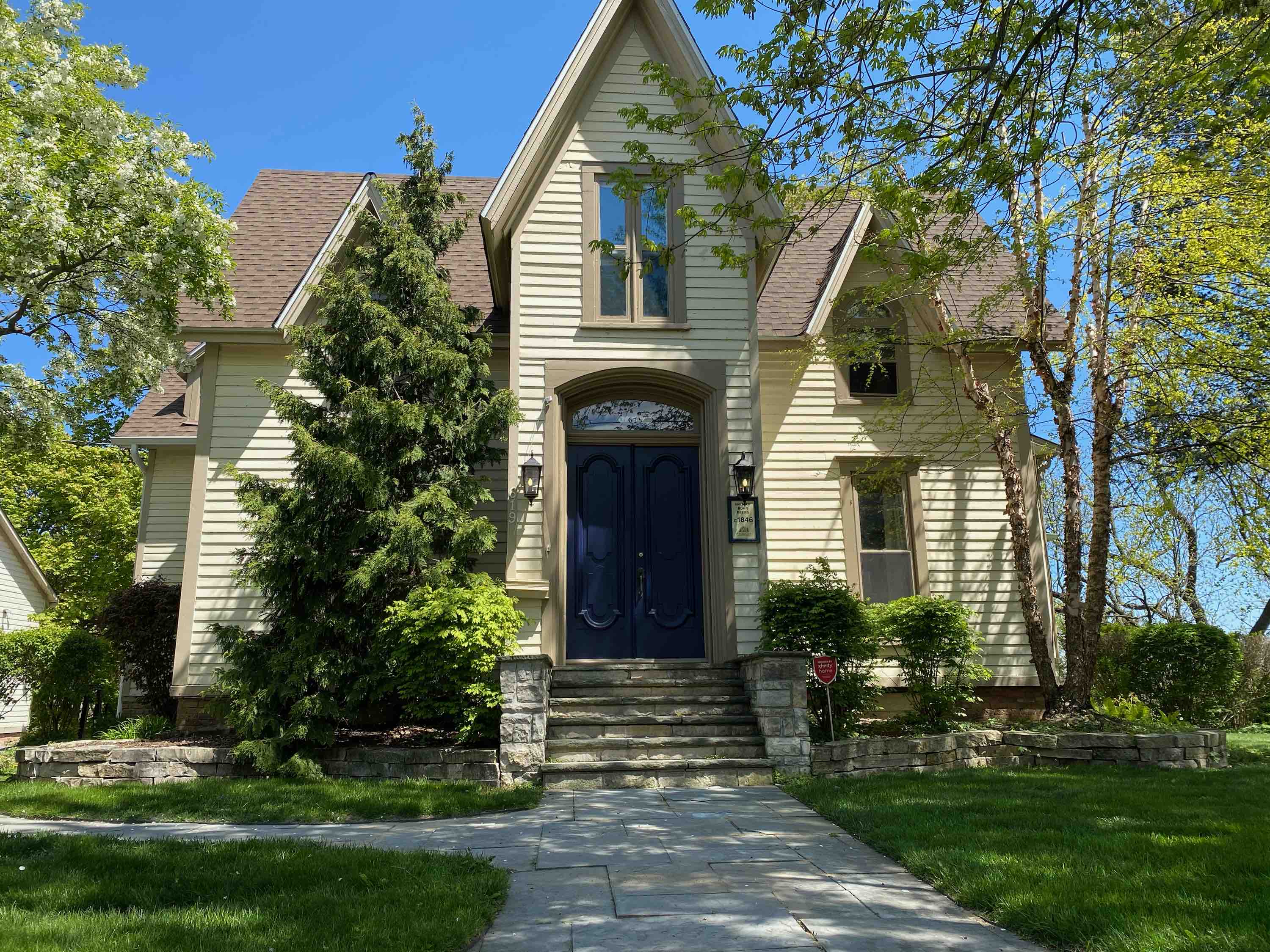 Historical Bicentennial Landmark Family Friendly Houses for Rent in