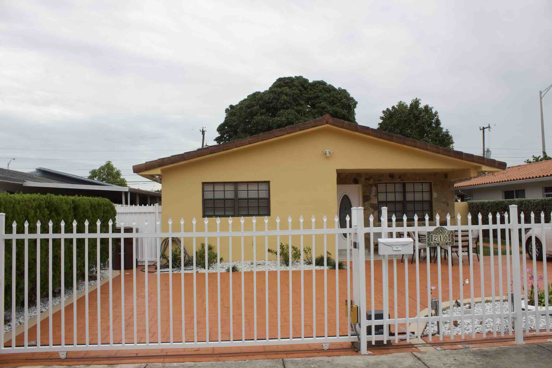 𝗠𝗼𝗱𝗲𝗿𝗻 𝗩𝗮𝗰𝗮𝘁𝗶𝗼𝗻 𝗵𝗼𝗺𝗲 (𝟭𝟬 𝗠𝗶𝗻 𝗮𝘄𝗮𝘆 𝗳𝗿𝗼𝗺 𝗔𝗶𝗿𝗽𝗼𝗿𝘁) Houses for Rent in