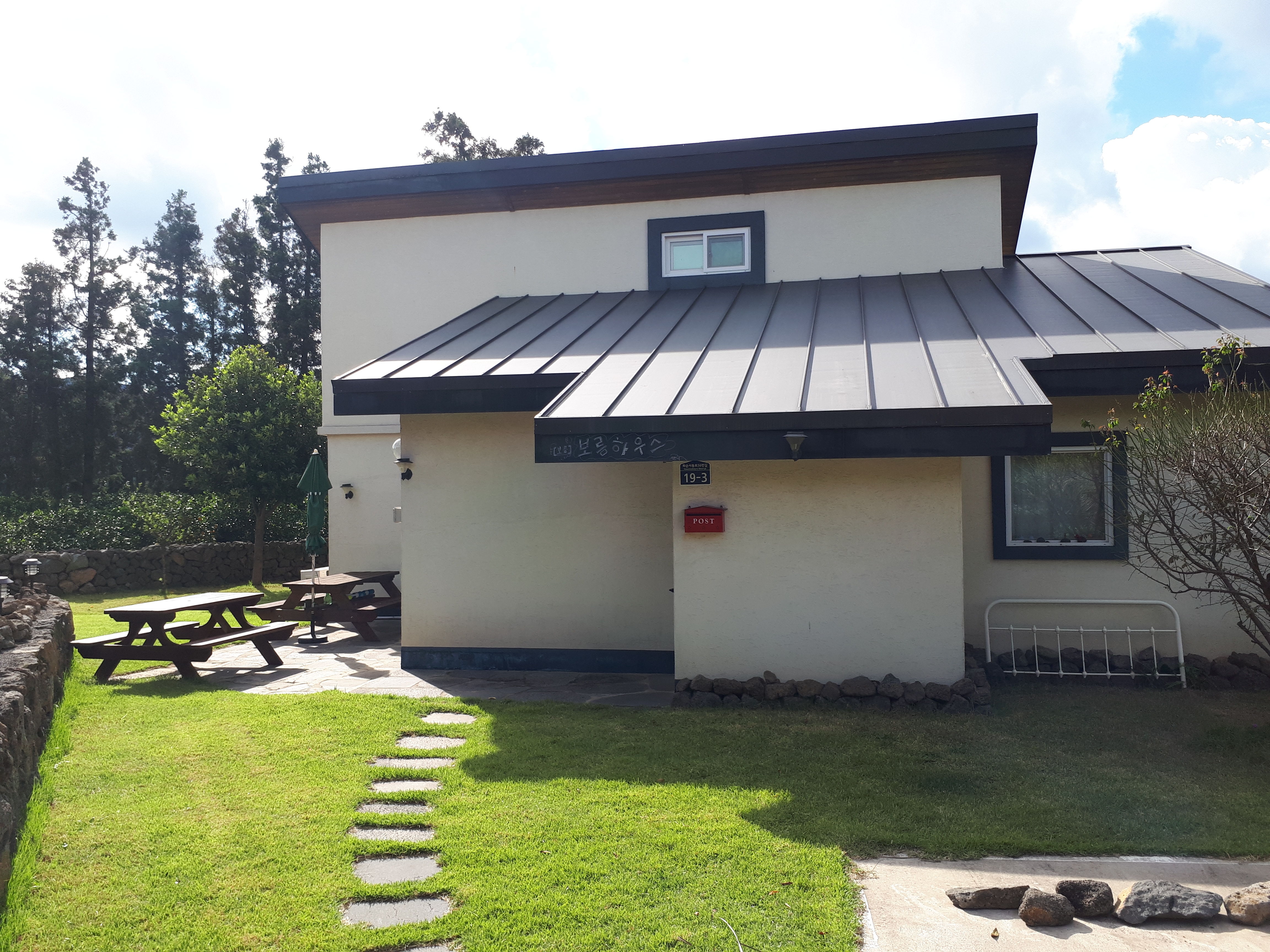Jeju Full Bed & Breakfast