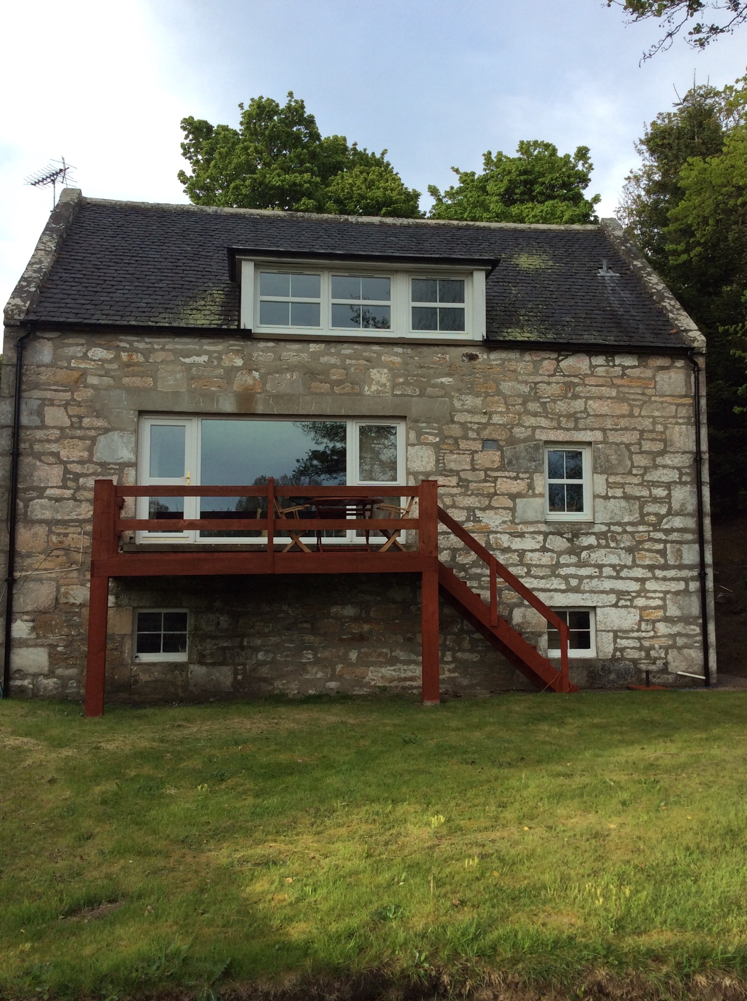 Historic Millhouse Near City Centre Cottages for Rent in Elgin
