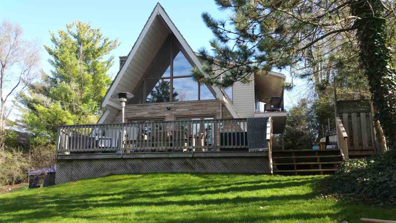 Port Franks Retreat. Two Min. Walk to the Beach Guest suites for Rent in Lambton Shores Port Franks Retreat. Two Min. Walk to the Beach Guest suites for Rent in Lambton Shores