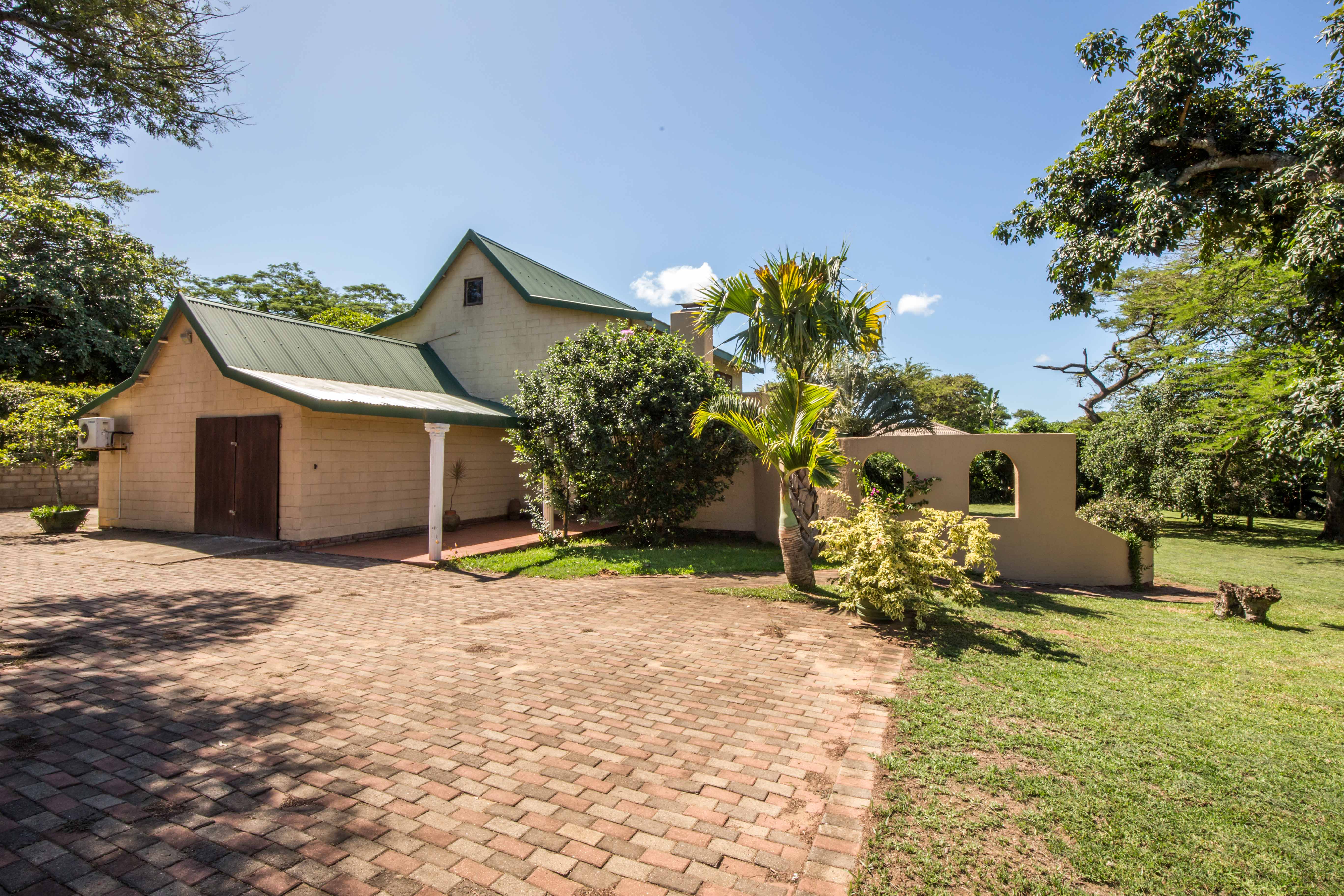 Riverview Family Cottage Houses for Rent in Mtubatuba, South Africa