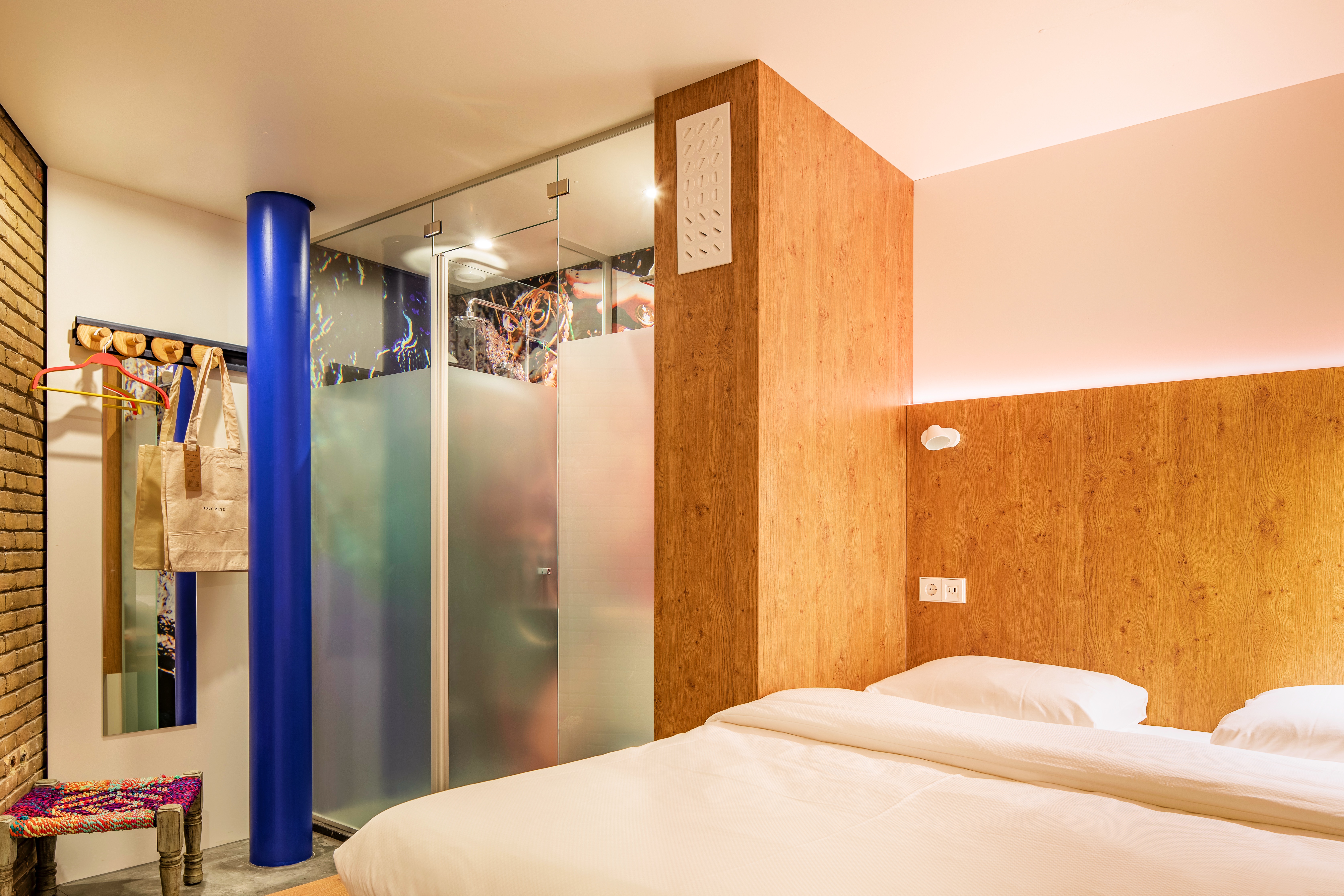 STAY COMFORTABLE IN OUR BUNK ROOM ++ WITH EN-SUITE — Amsterdam stay