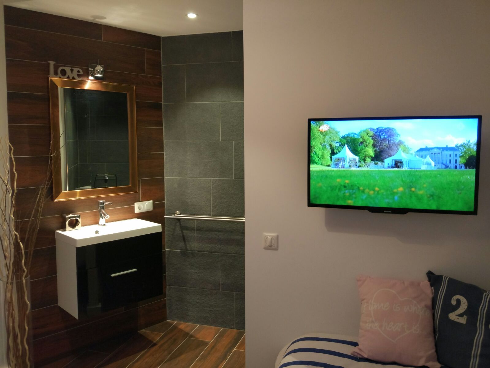 Comfortable Room with private Shower — Amsterdam stay