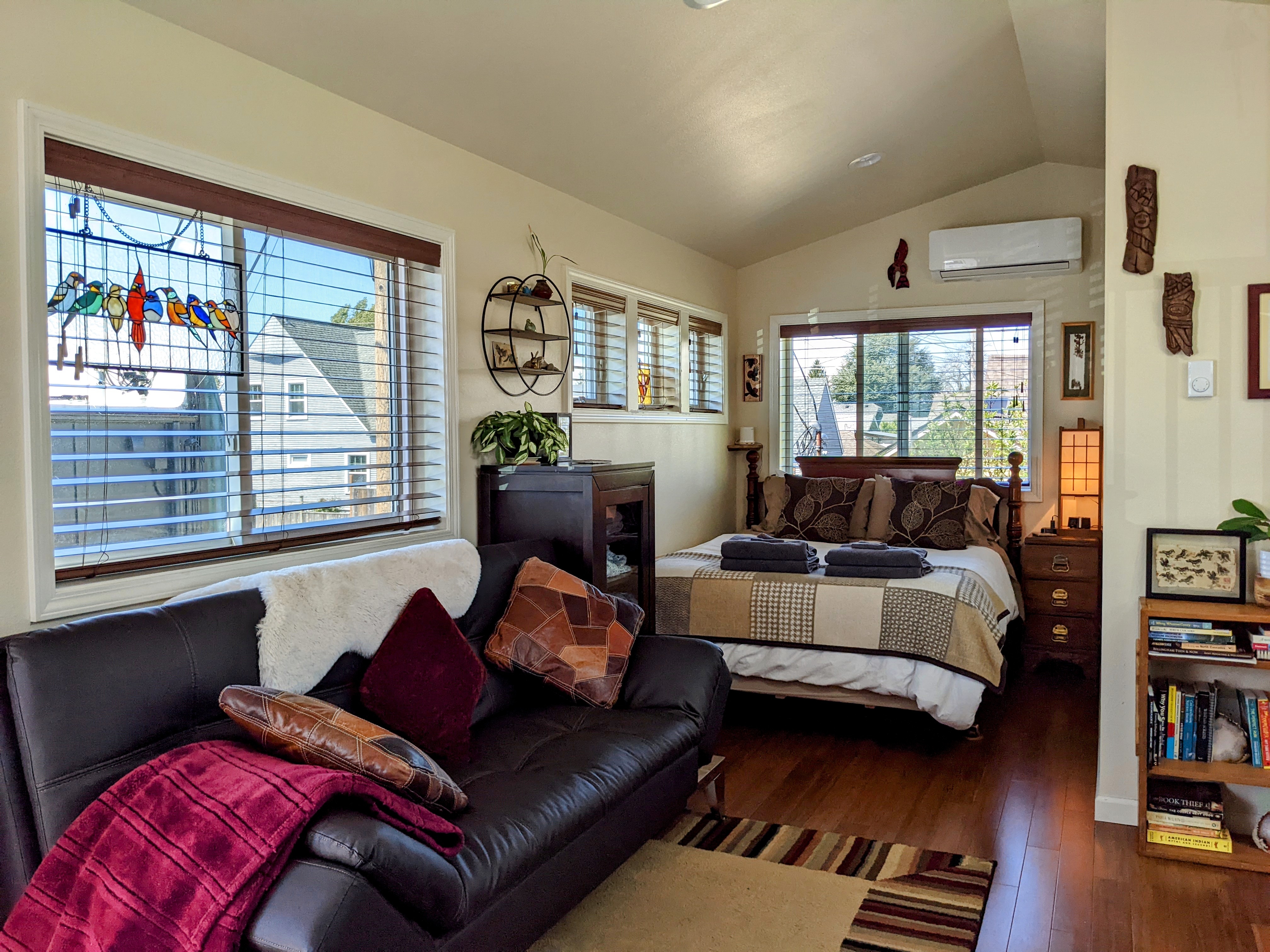 Cozy, conveniently located STUDIO apartment