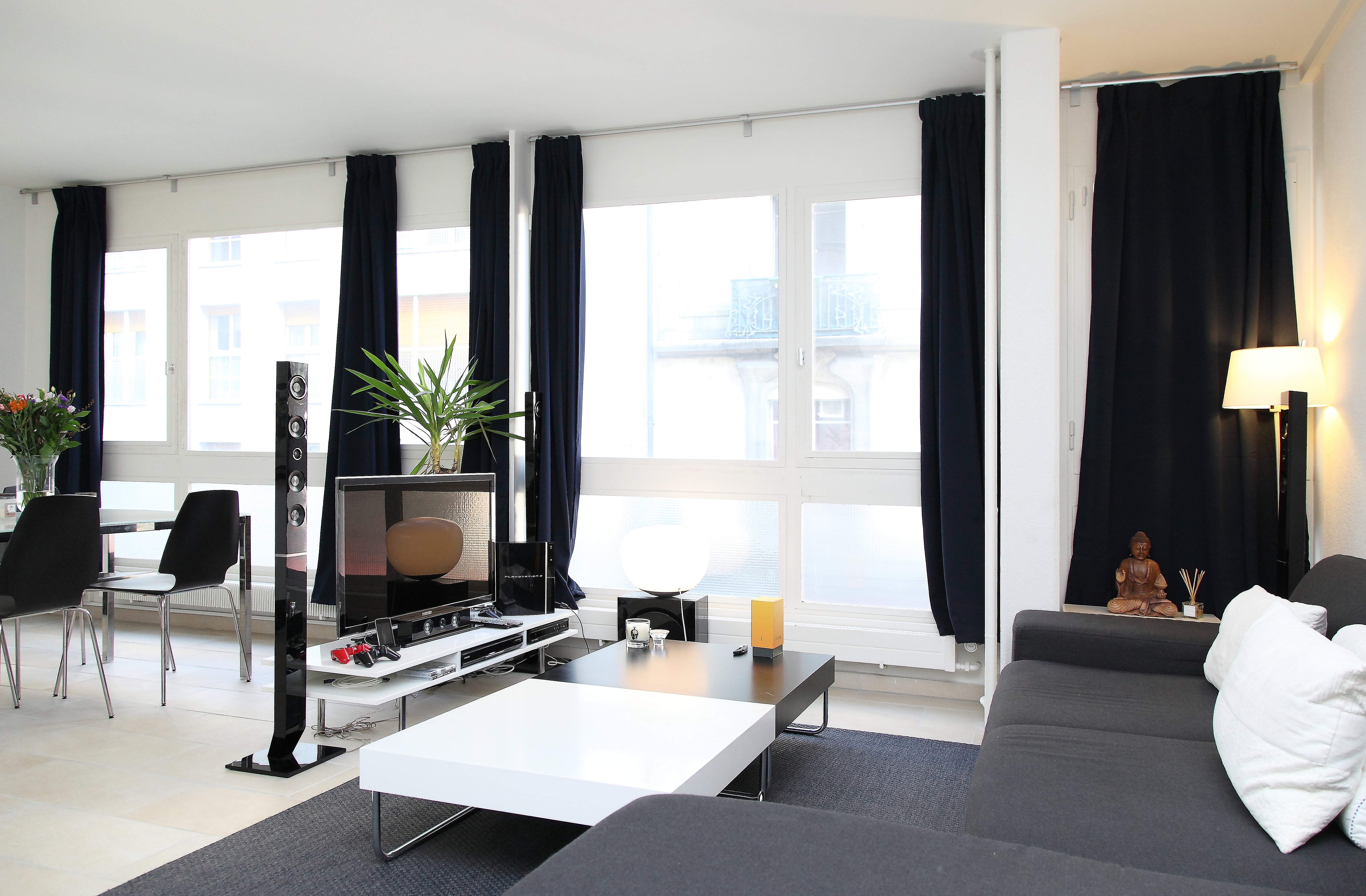 Top location 1 block from the lake! in Commune de Genève, Geneva