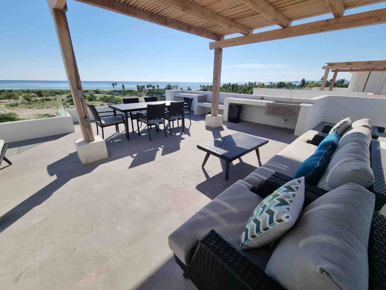Spectacular penthouse with pool close to the beach