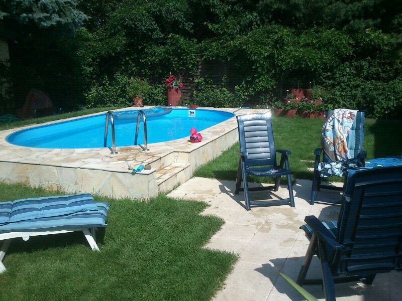 Zimmer, EFH, Pool, Garten, Terrassen in Altglienicke, Berlin