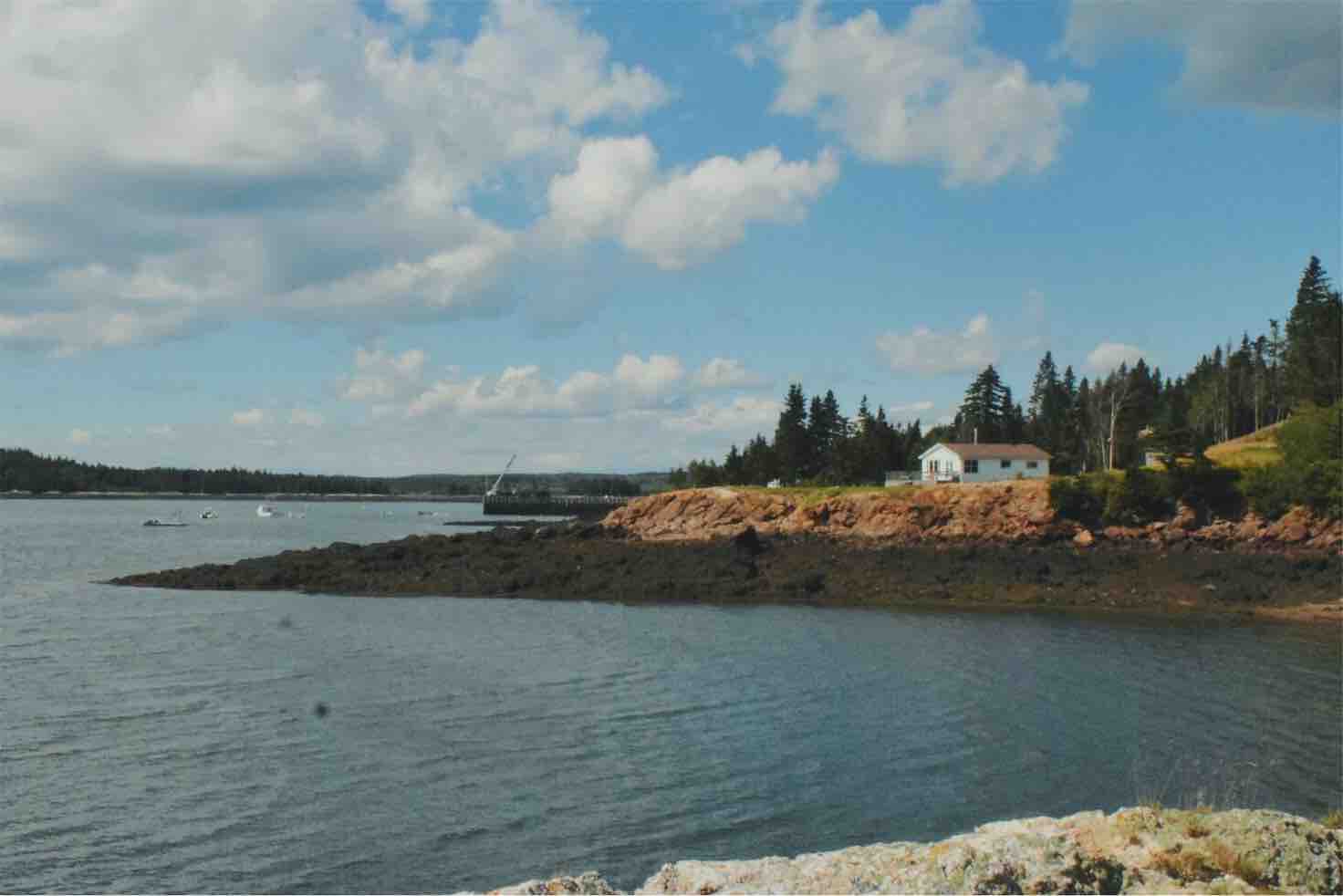 Oceanfront Cottage - Paradise Point in Saint George, New Brunswick