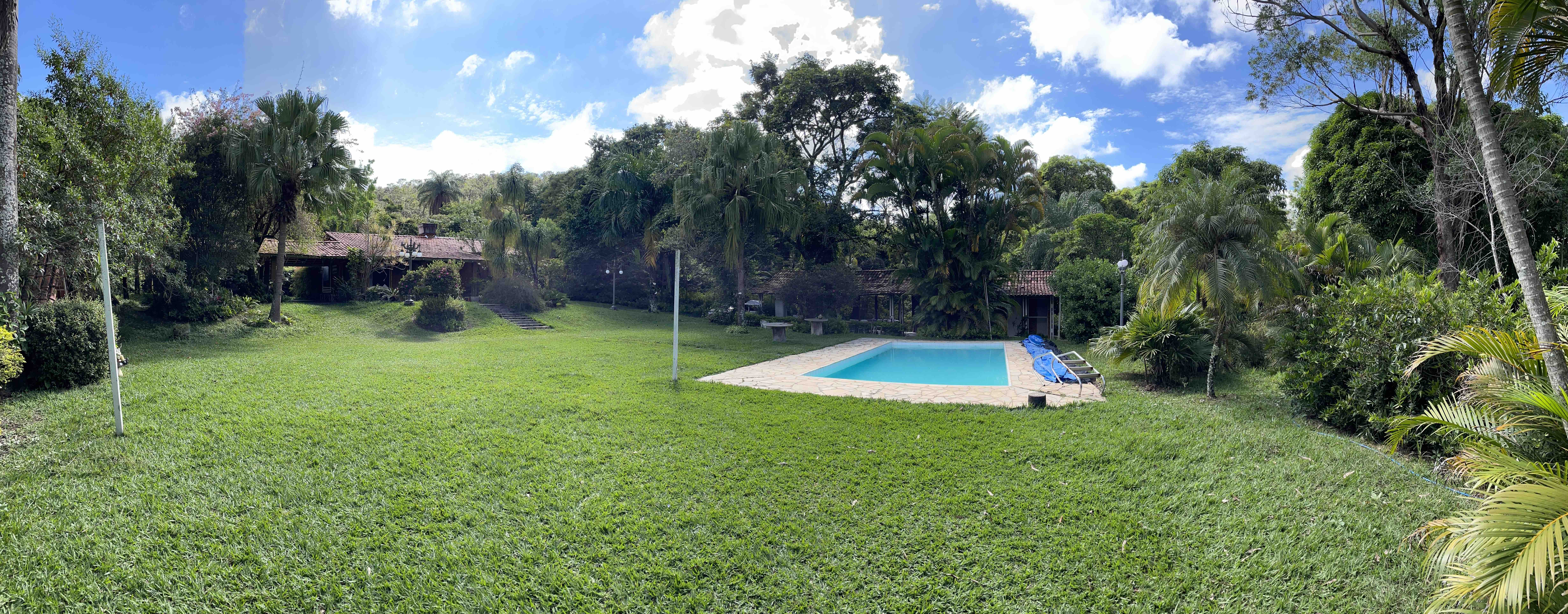 Betim site with pool