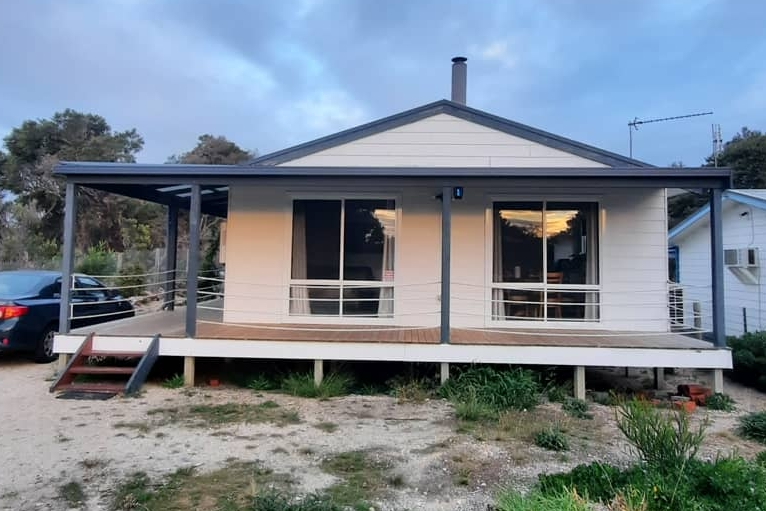 Beach Retreat 300m to the water Houses for Rent in Golden Beach