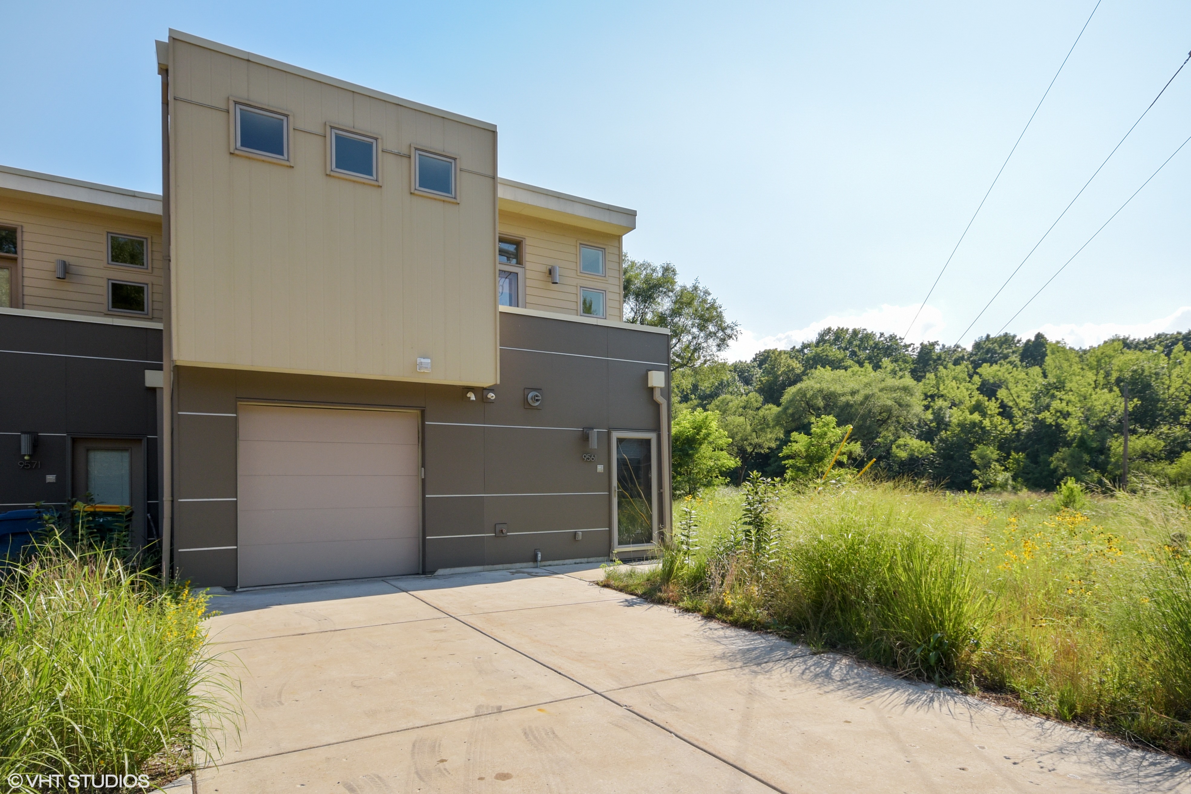 Miller Beach Nature Get Away in Modern Townhome Townhouses for Rent