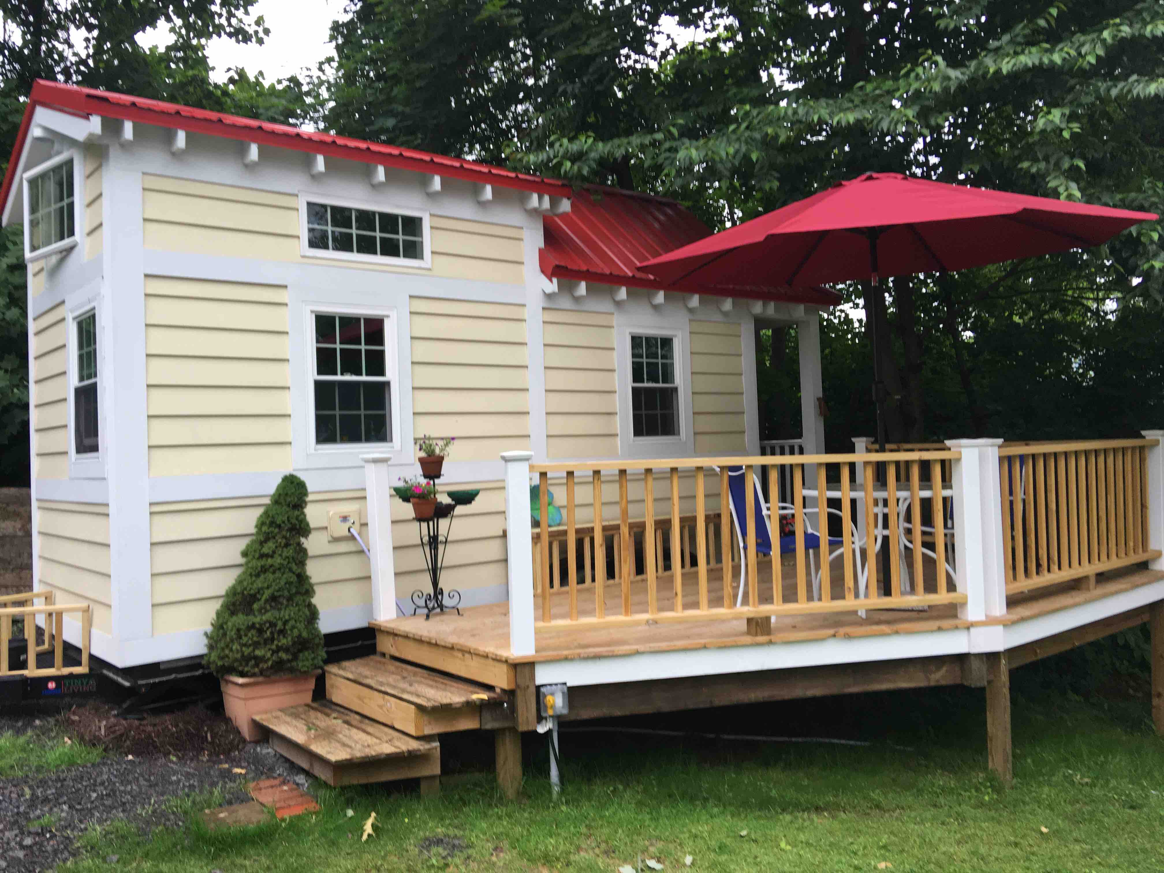 A Tiny House at Cheat Lake PEQUEÑA CASA AMARILLA Tiny houses for Rent in West