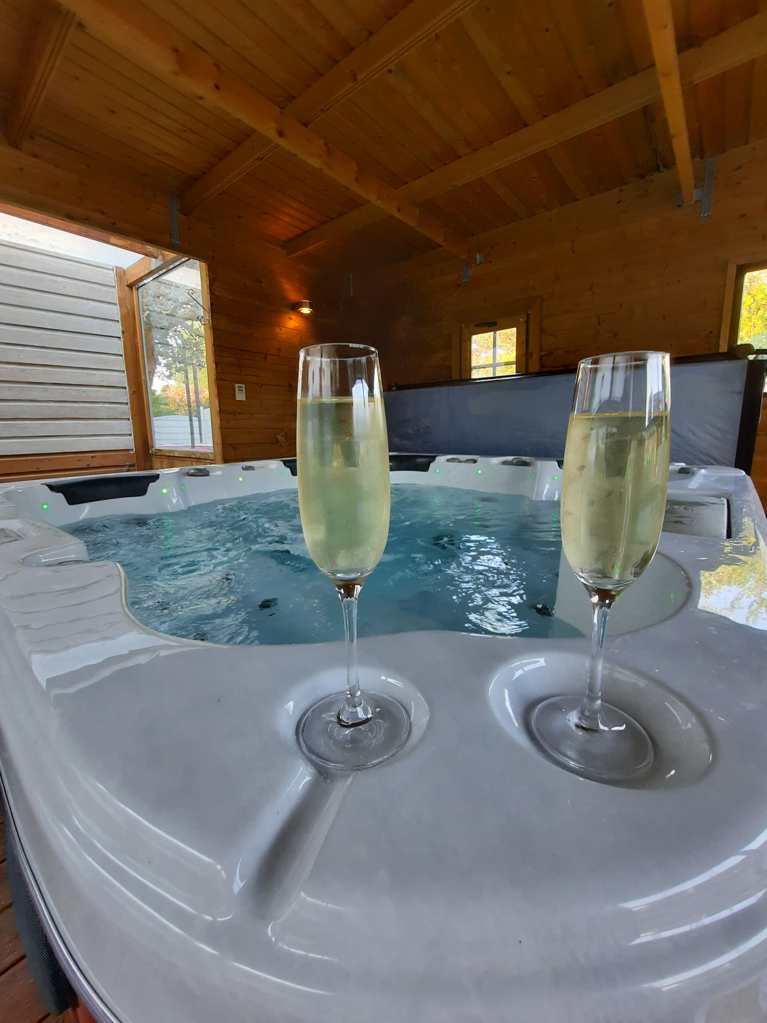 beach studio with hot tub