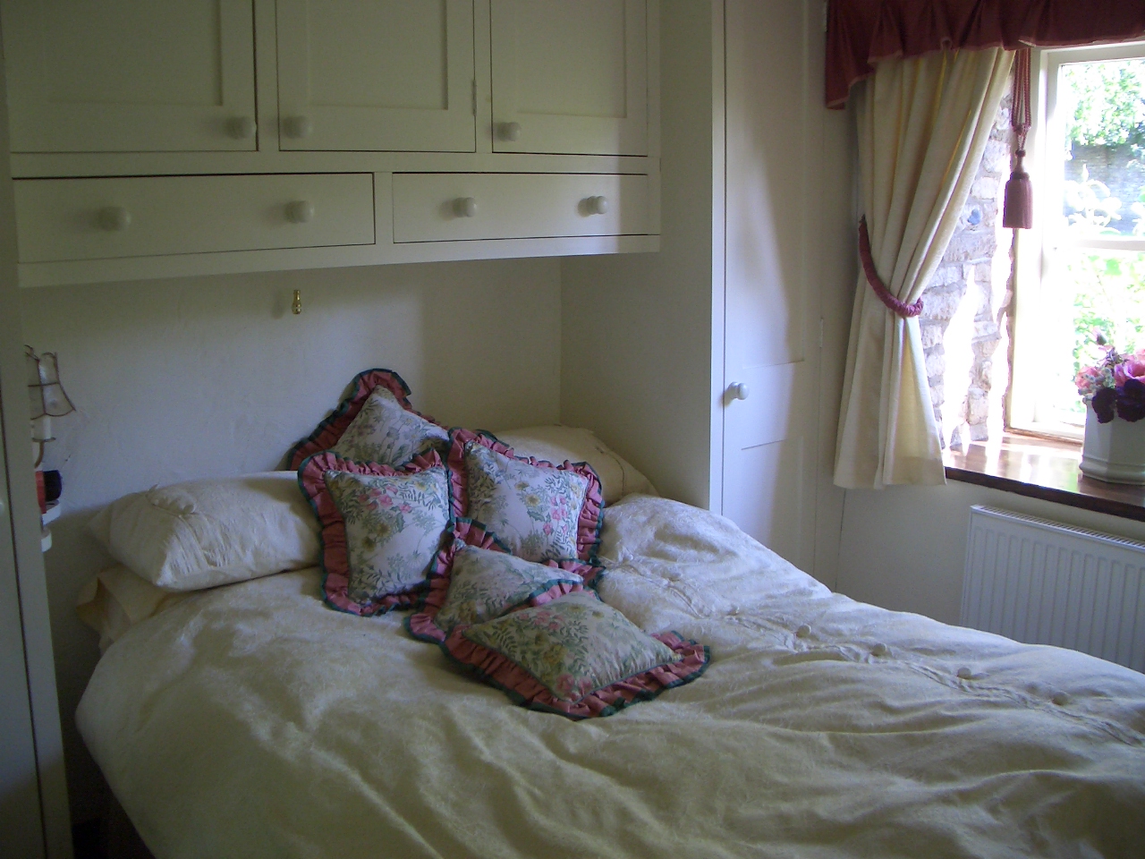 Barn Cottage, try village life! Barns for Rent in Elton, United