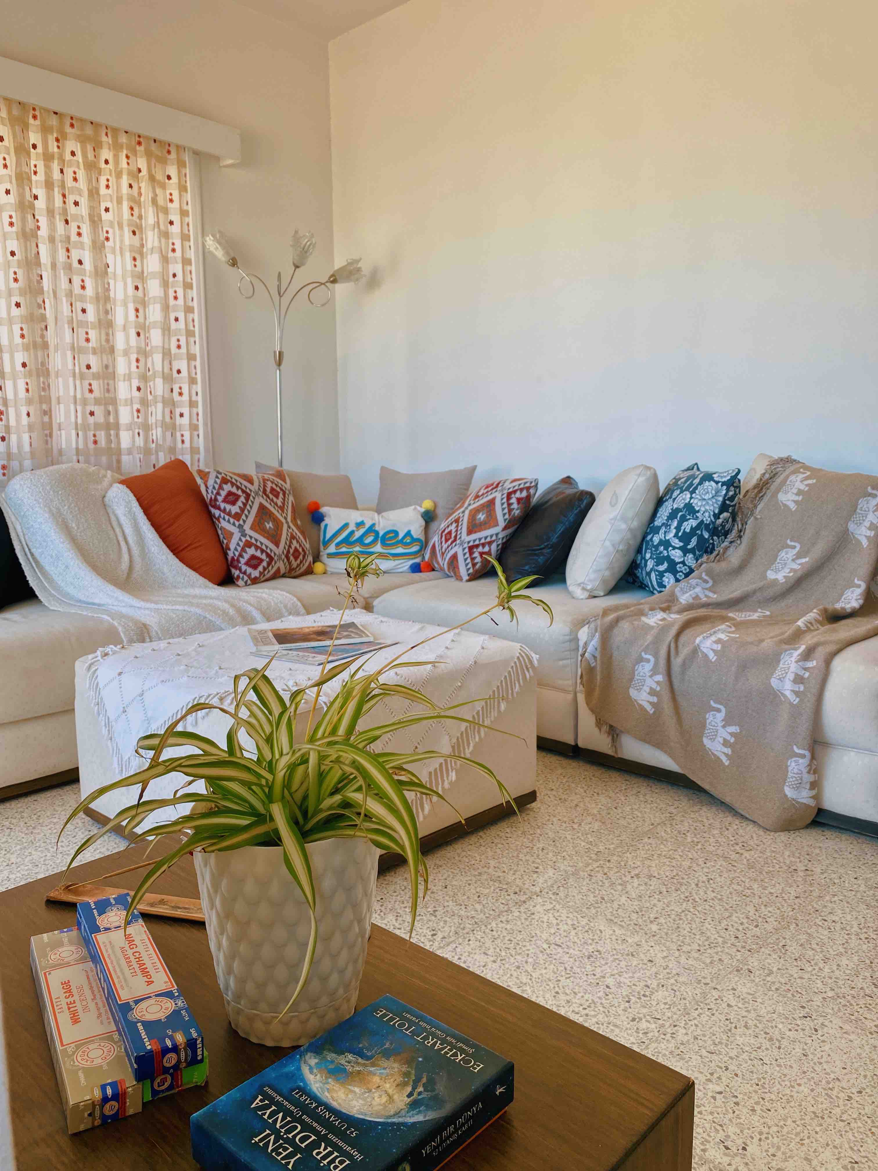 Artist’s Sunny & Unique Flat in Famagusta 🌞🌴✨