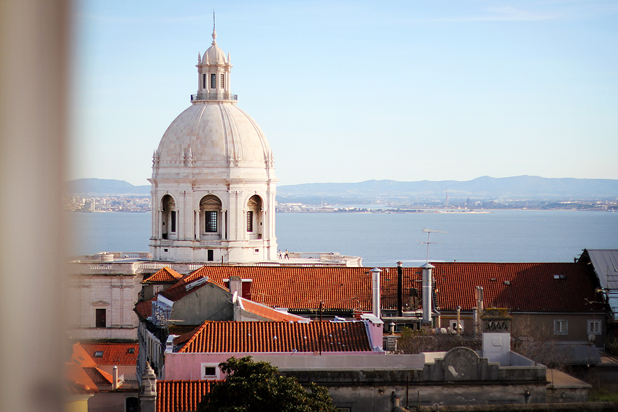 MyFlatinLisbon | Graça 2 sunny views of Tagus in So Vicente, Lisbon