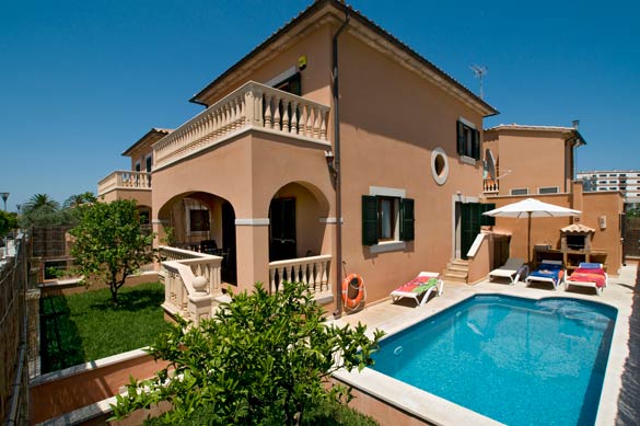 2026 Solar Eclipse Villa plus Pool and Beach in Alcúdia, Mallorca