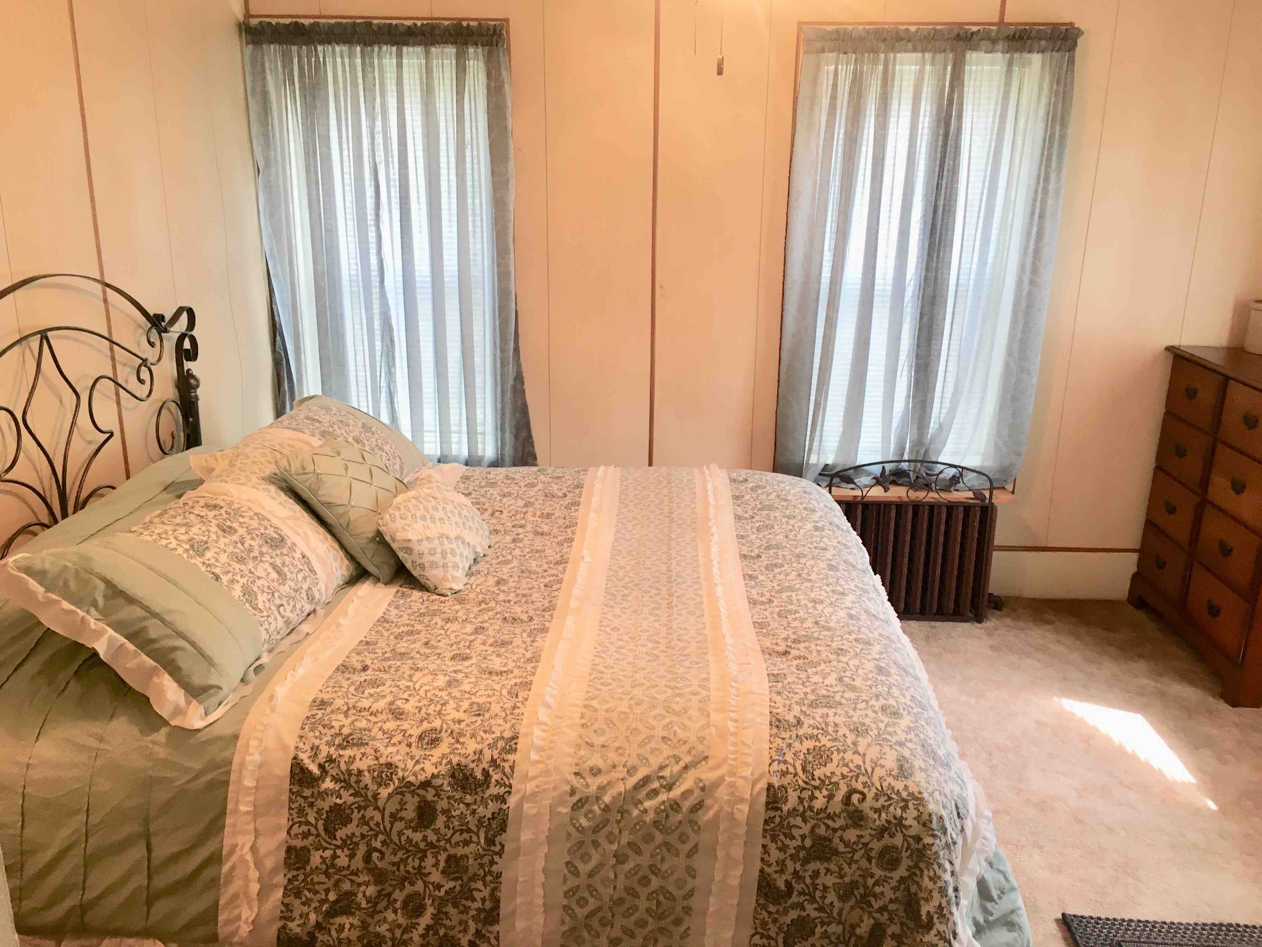 Wooden Shoe Haus Folk Victorian Families Breakfast Houses for Rent in Teutopolis, Illinois