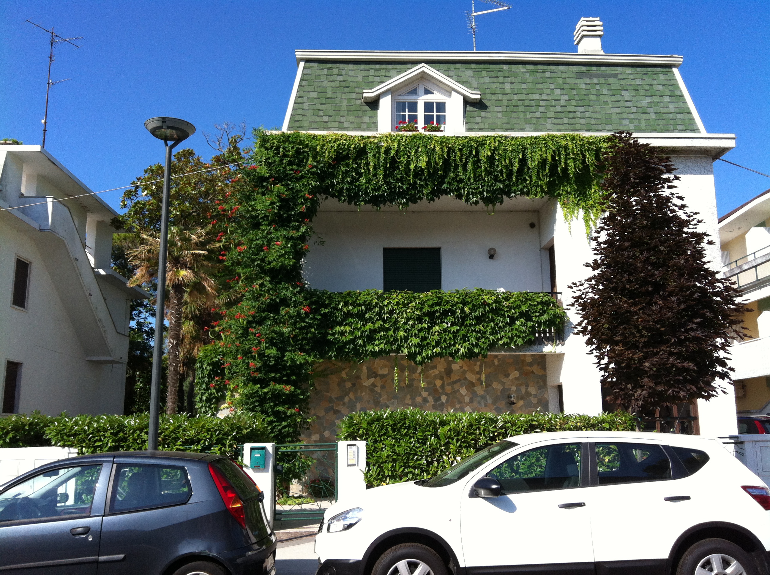Garden house with terrace