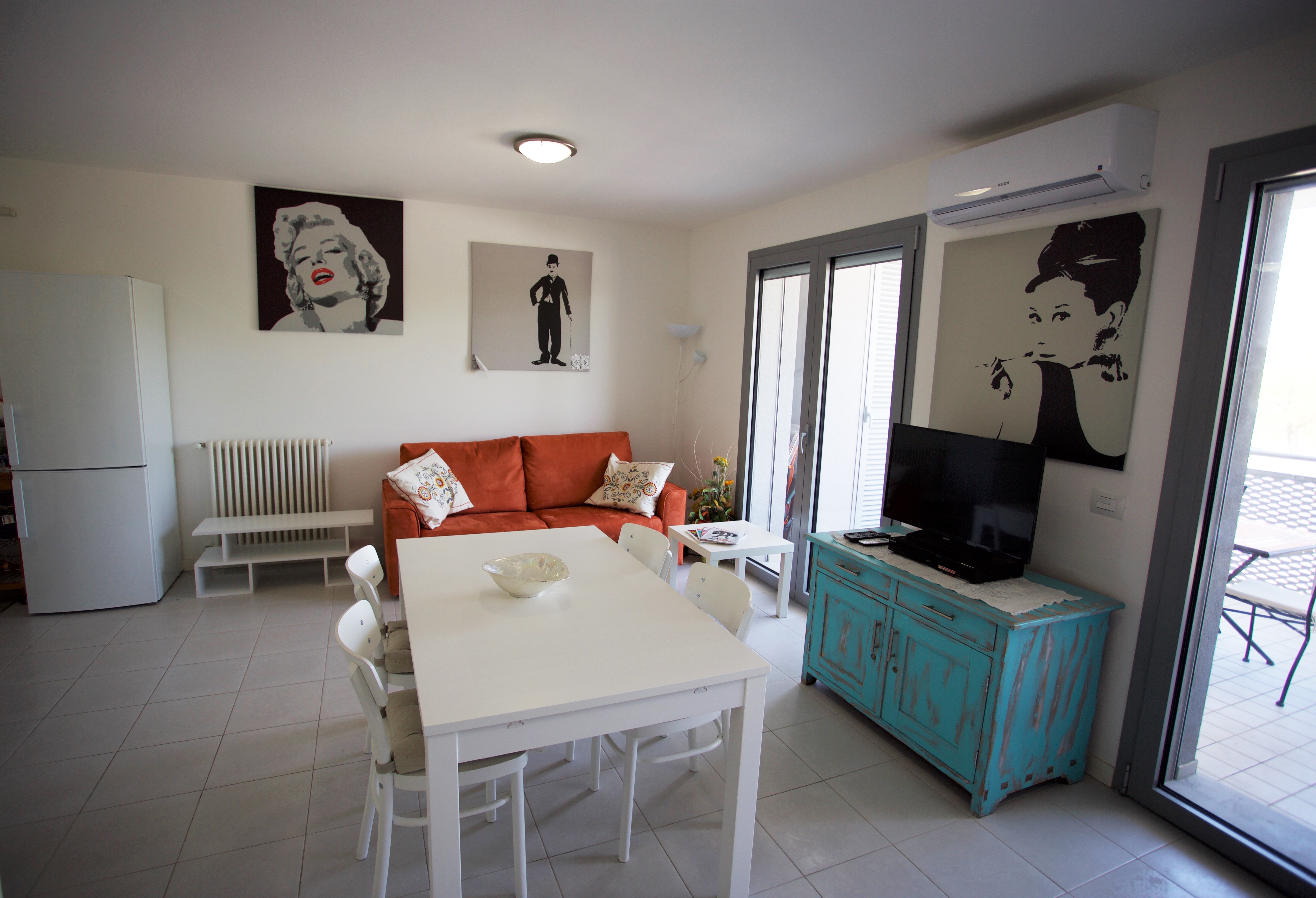 Modern flat near the beach with private garage.