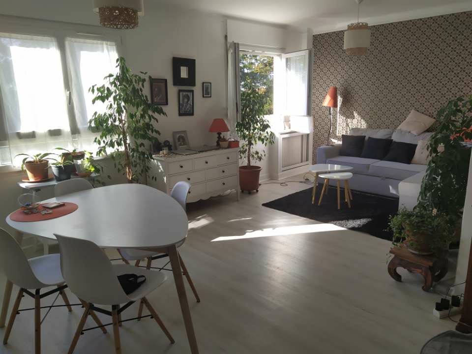 SARTROUVILLE: FAMILY APARTMENT