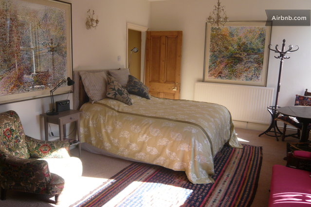 Quiet Town Centre House Kilim Room