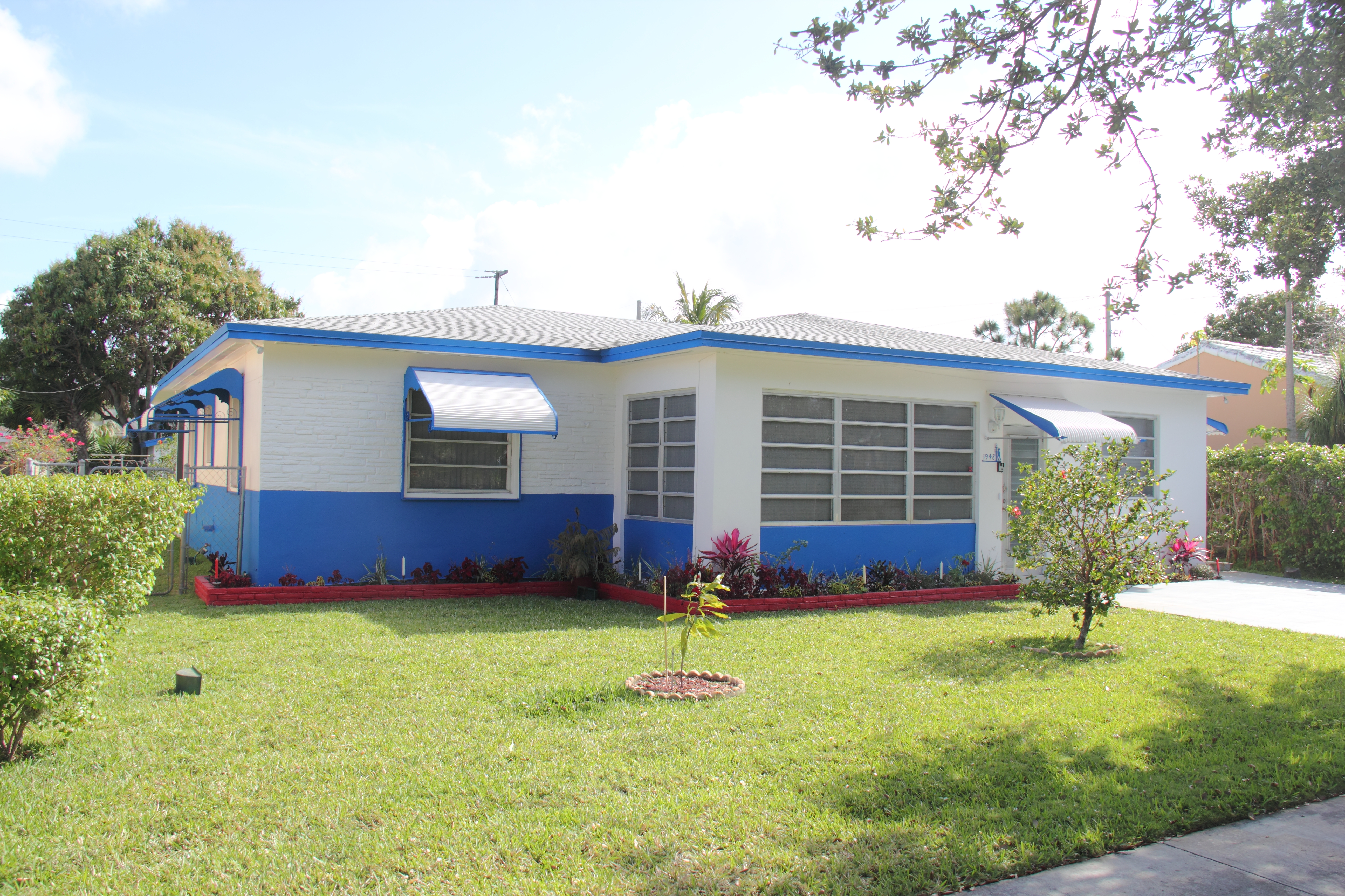 Fully furnished studio efficiency with murphy bed. in Hollywood, Broward County