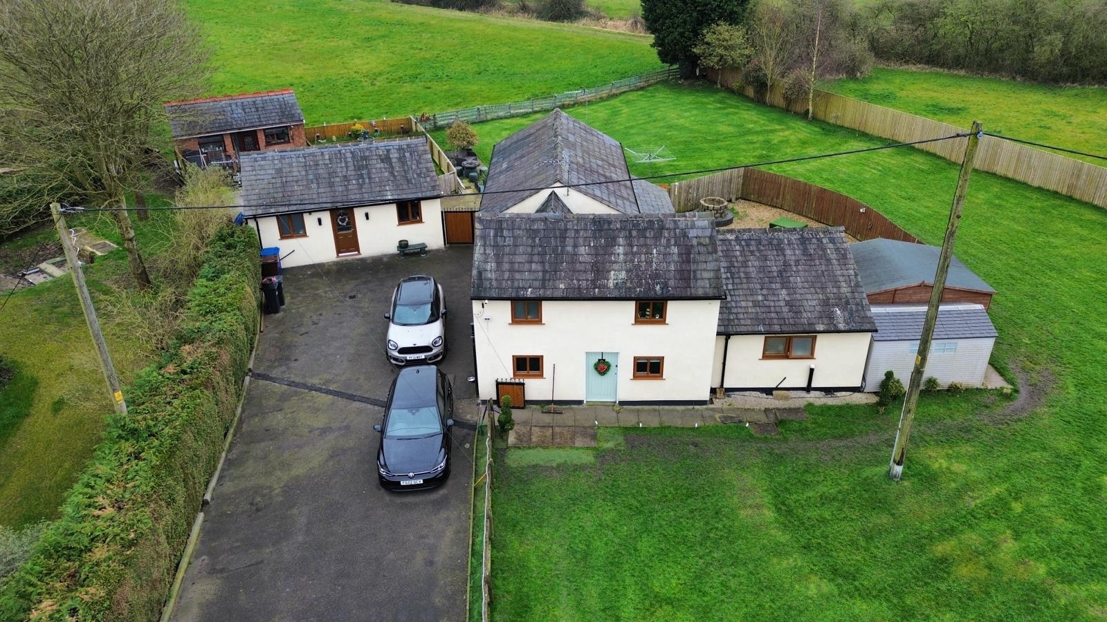 Guest house in Pennington, prime location in Wigan District, Greater Manchester