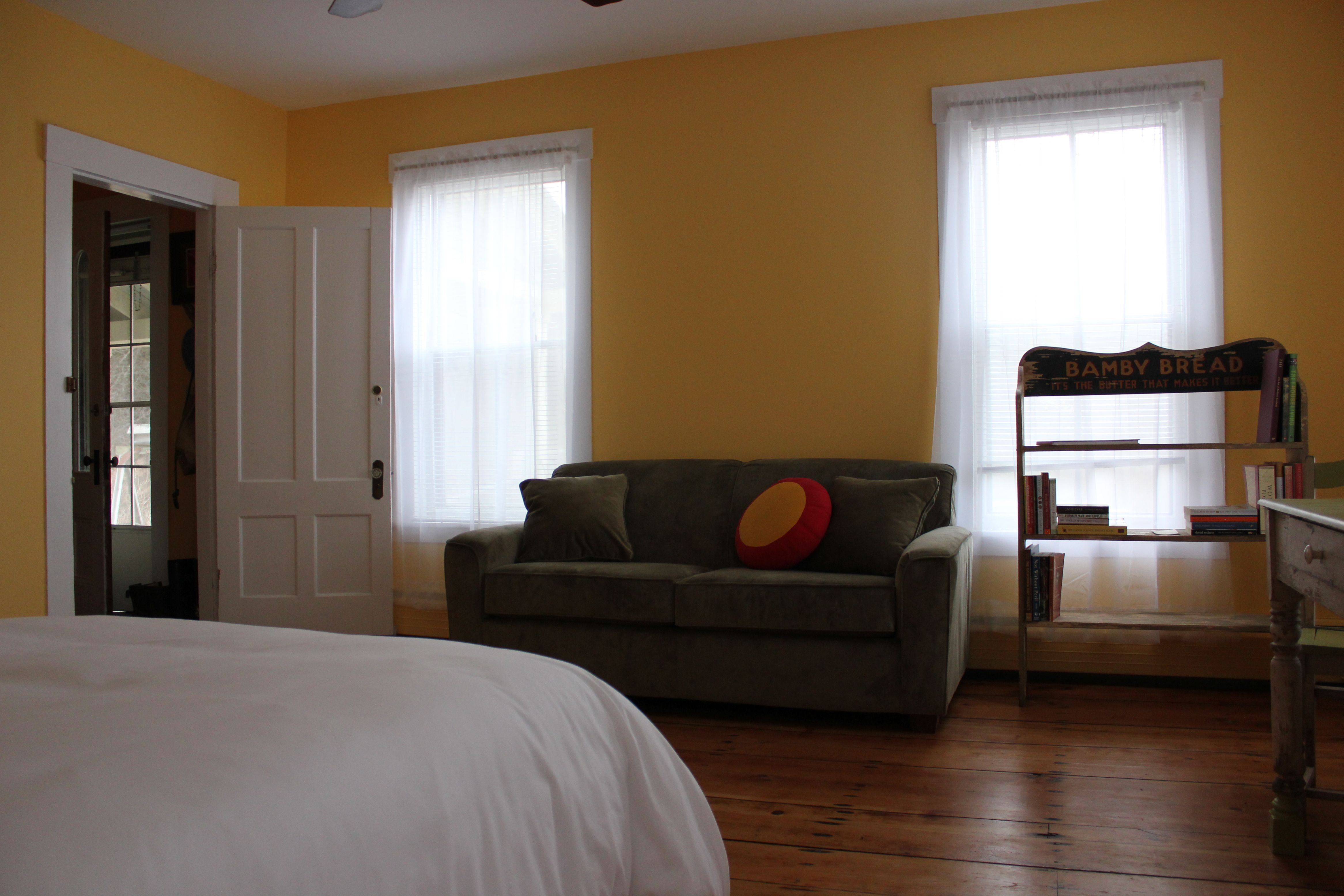 Sunny Studio Apartment in Hartland Apartments for Rent in Hartland