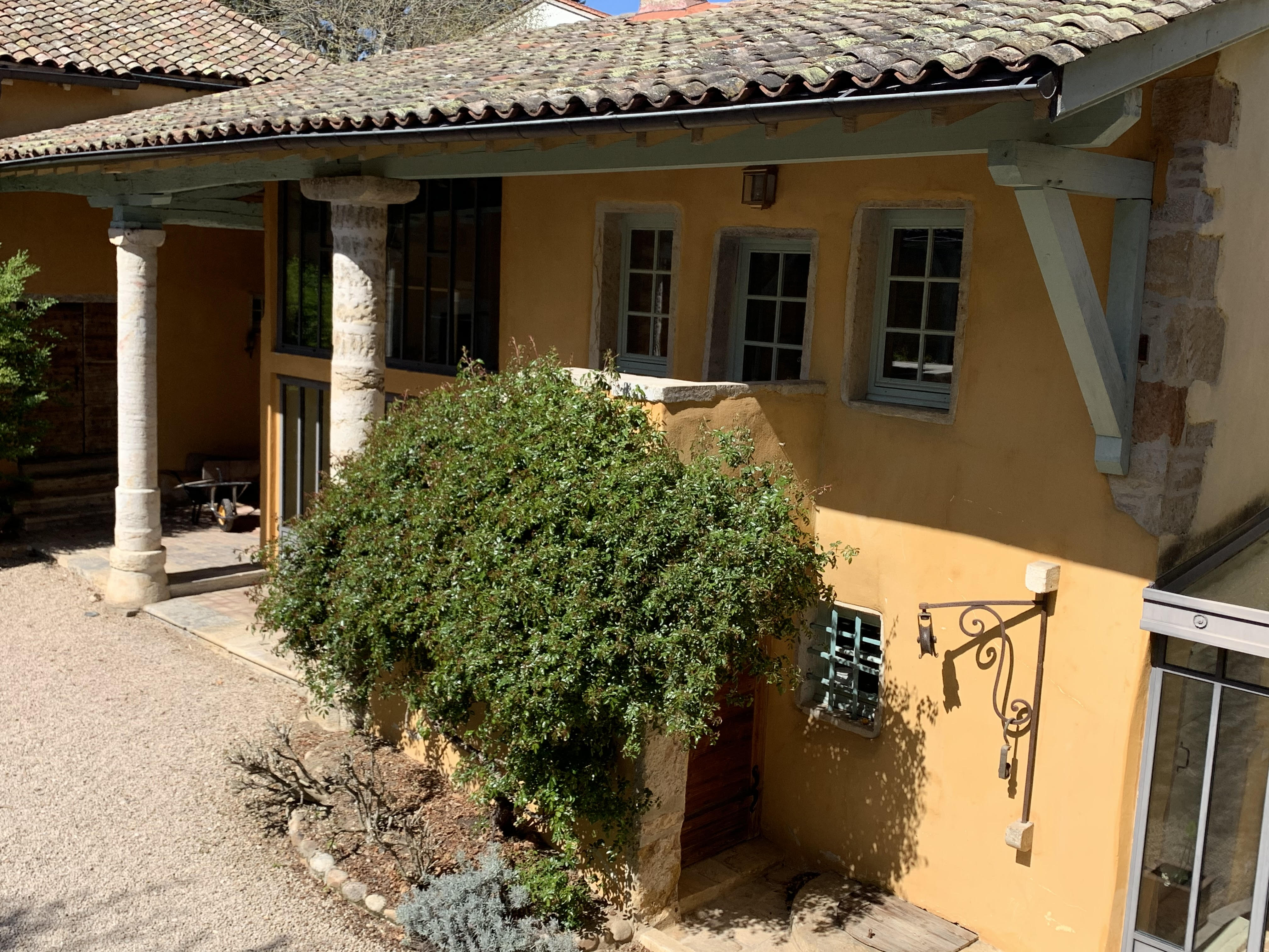 Quiet, charming gold Mt studio 10 minutes from Lyon