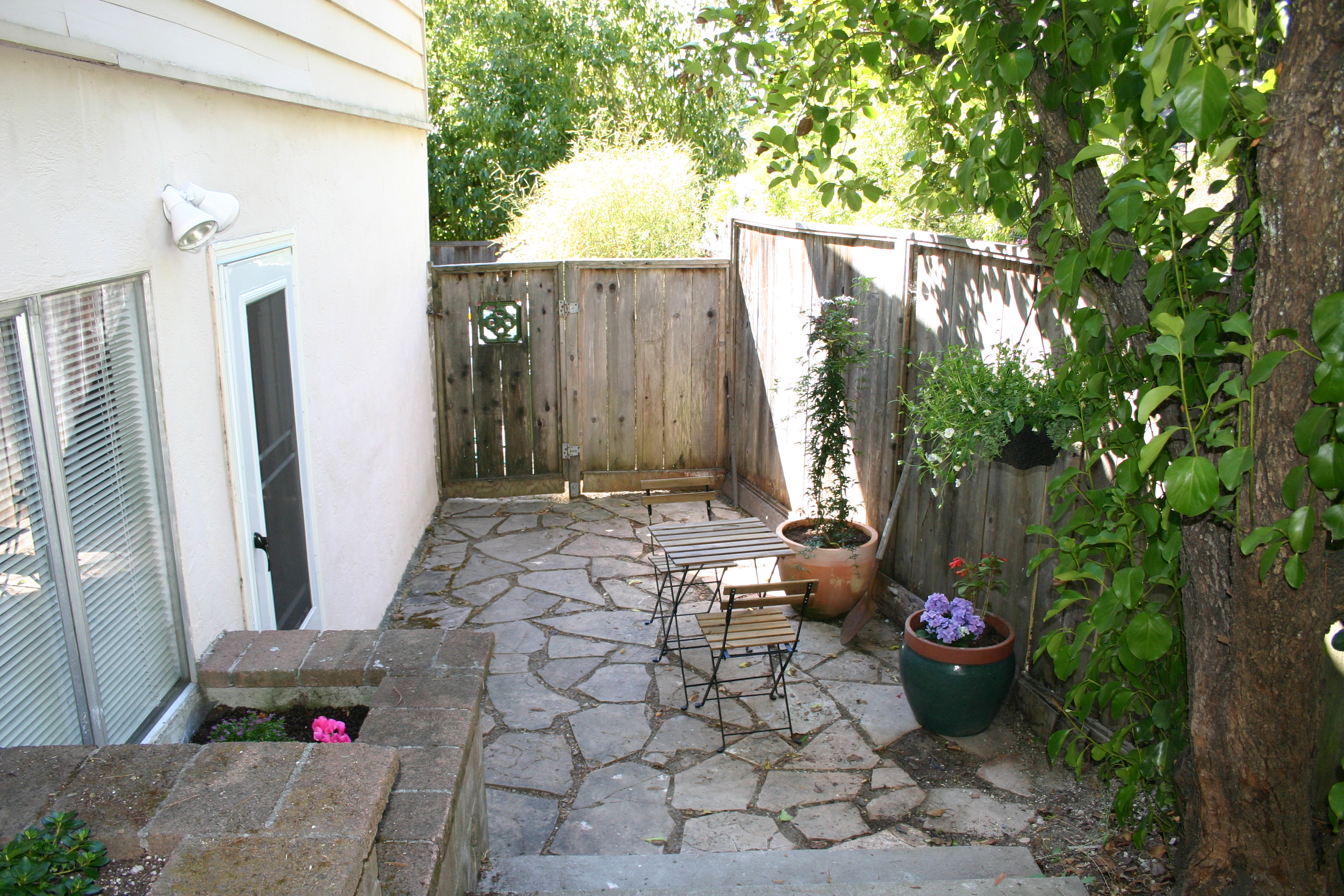 Woodsy In-Law in Piedmont Pines, Oakland