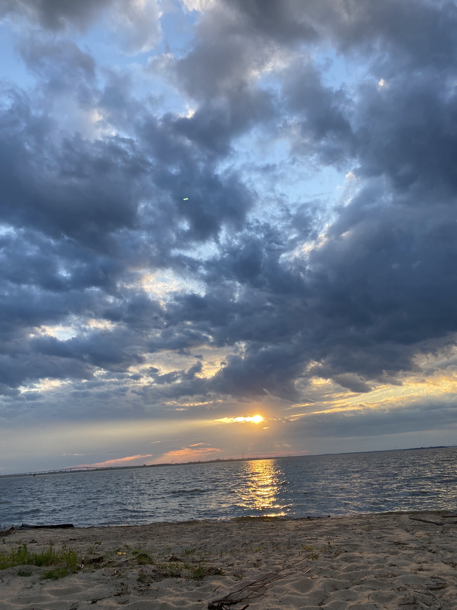 Beachfront Sunsets At Oakwood Beach Houses for Rent in Salem, New