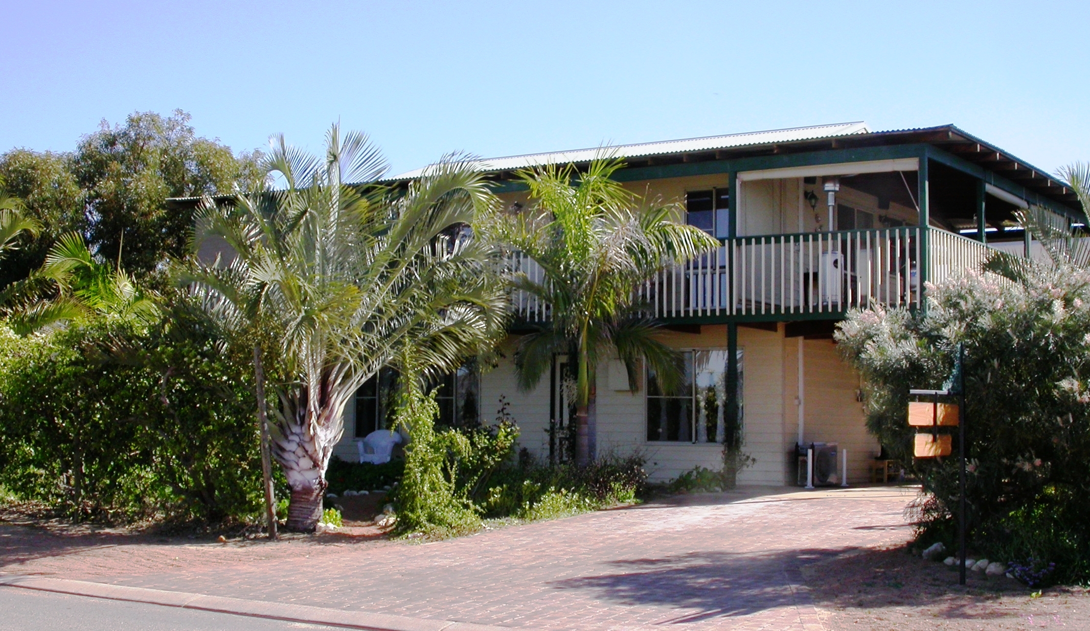 Cable Cottage Cabin Bed n Breakfast  -FREE WIFI
