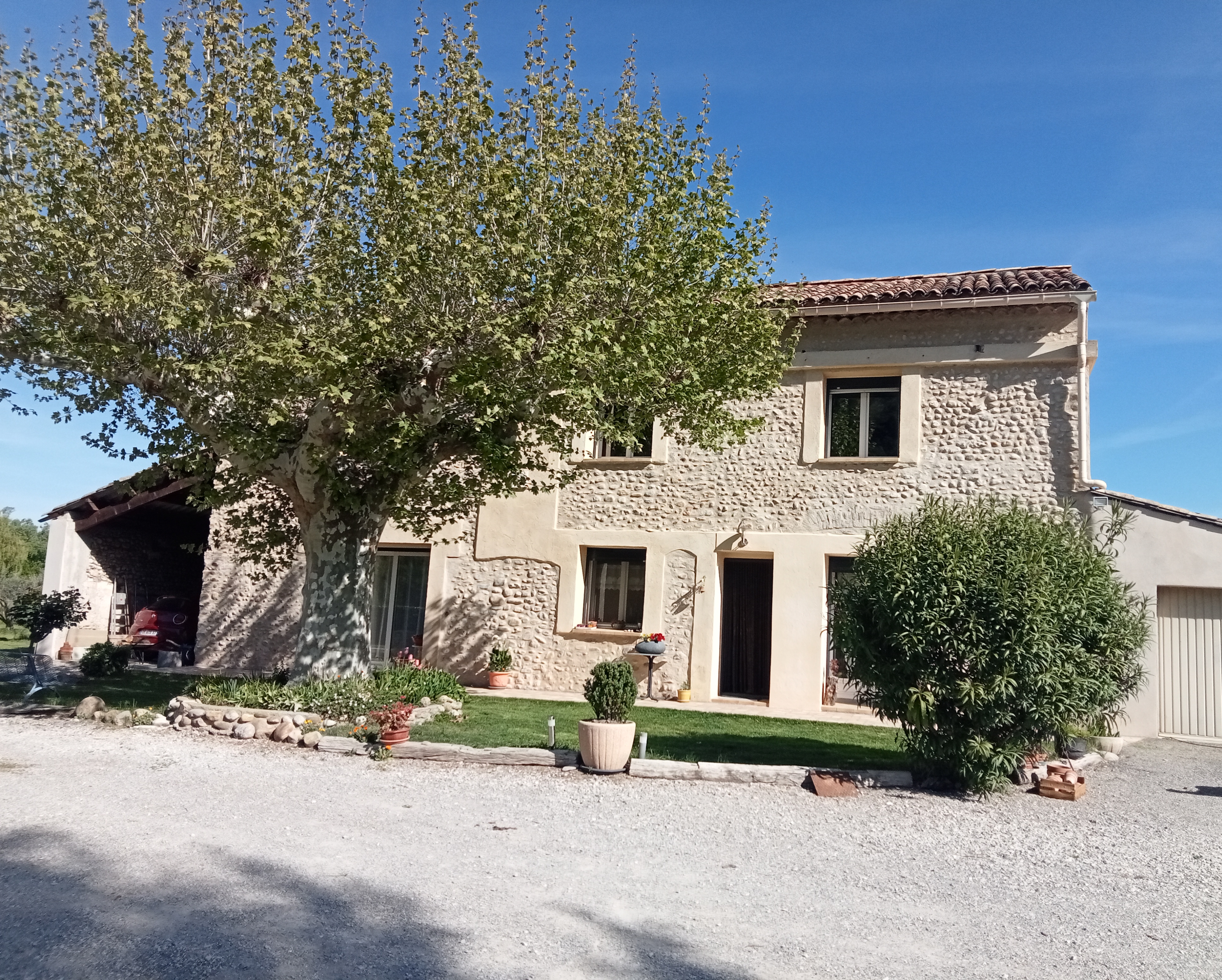 Large house in the heart of the Provencal countryside,